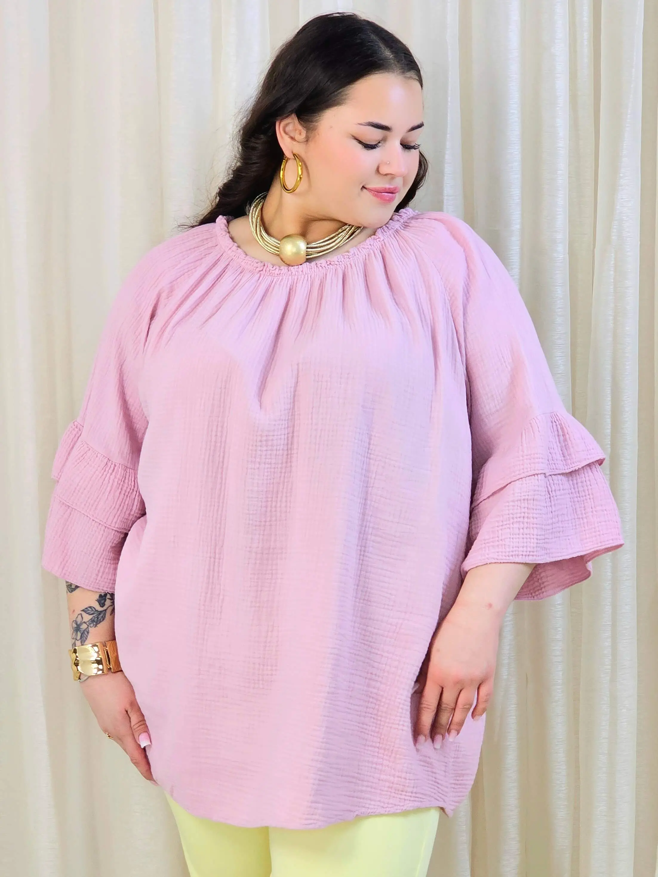 Bluzka plus size z falbanami na rękawach – lekka i kobieca forma na co dzień i okazje - Image 4