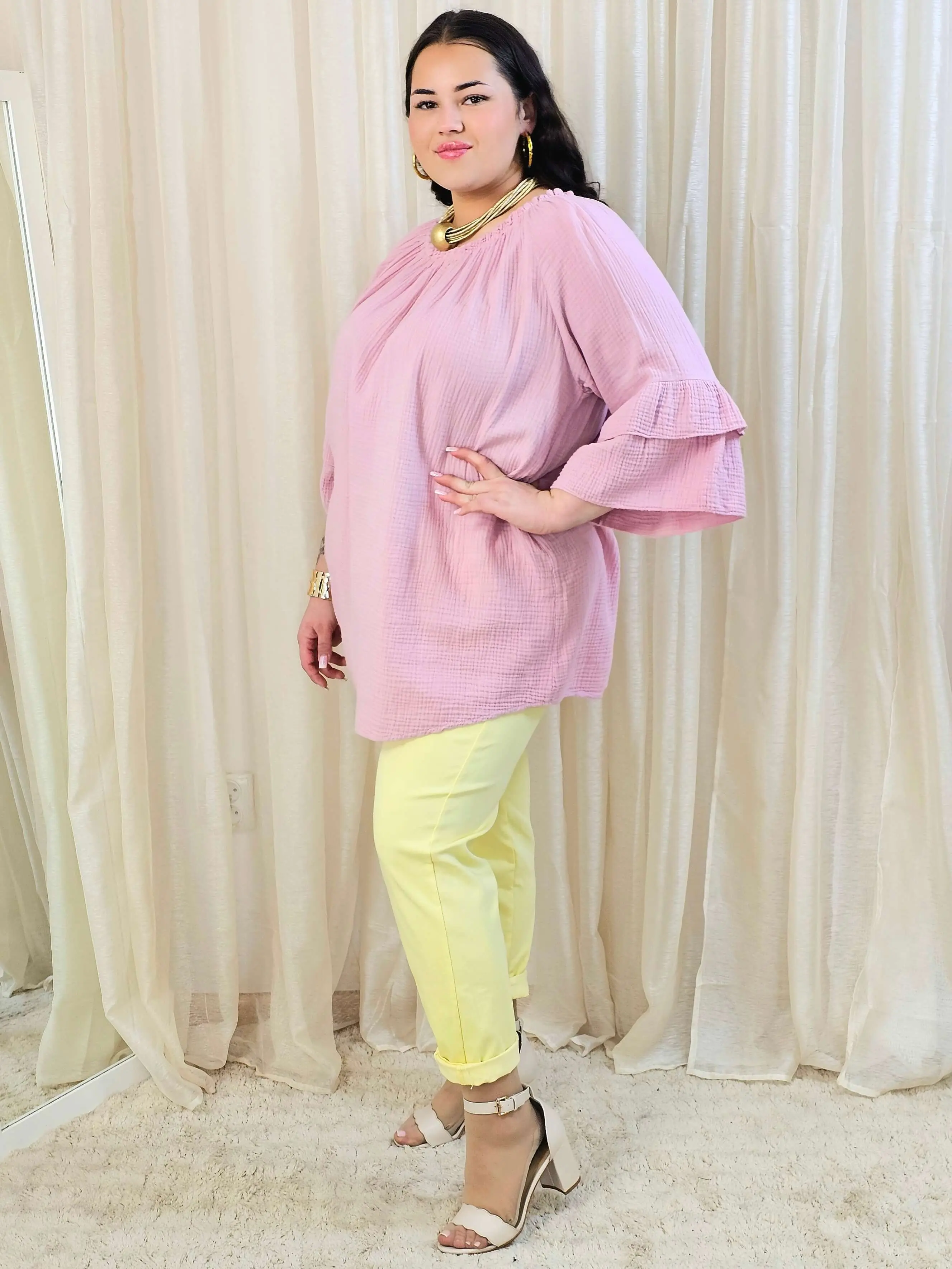 Bluzka plus size z falbanami na rękawach – lekka i kobieca forma na co dzień i okazje - Image 8