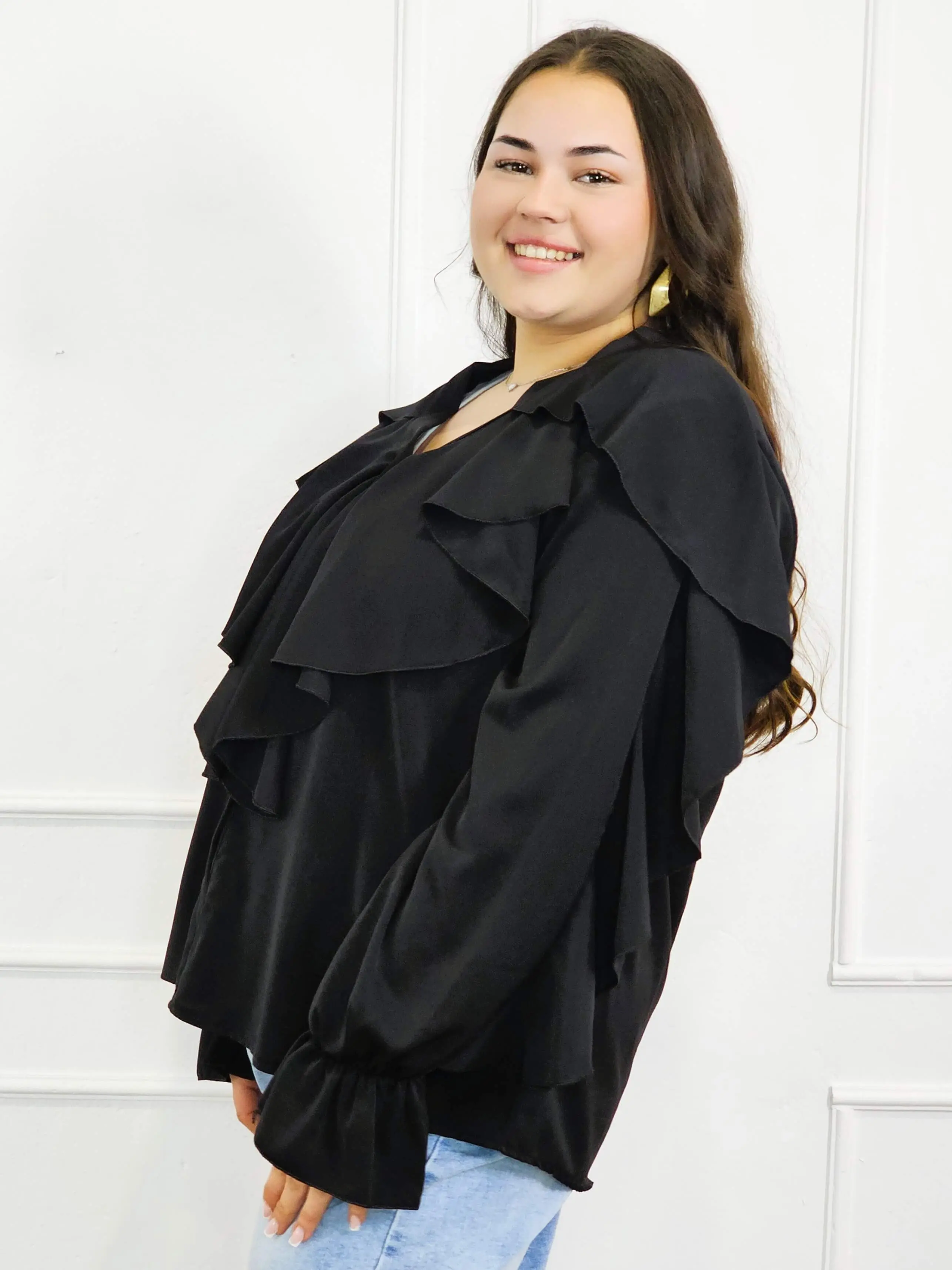 Bluzka plus size z falbanami – romantyczny szyk i wygoda w eleganckim stylu - Image 13
