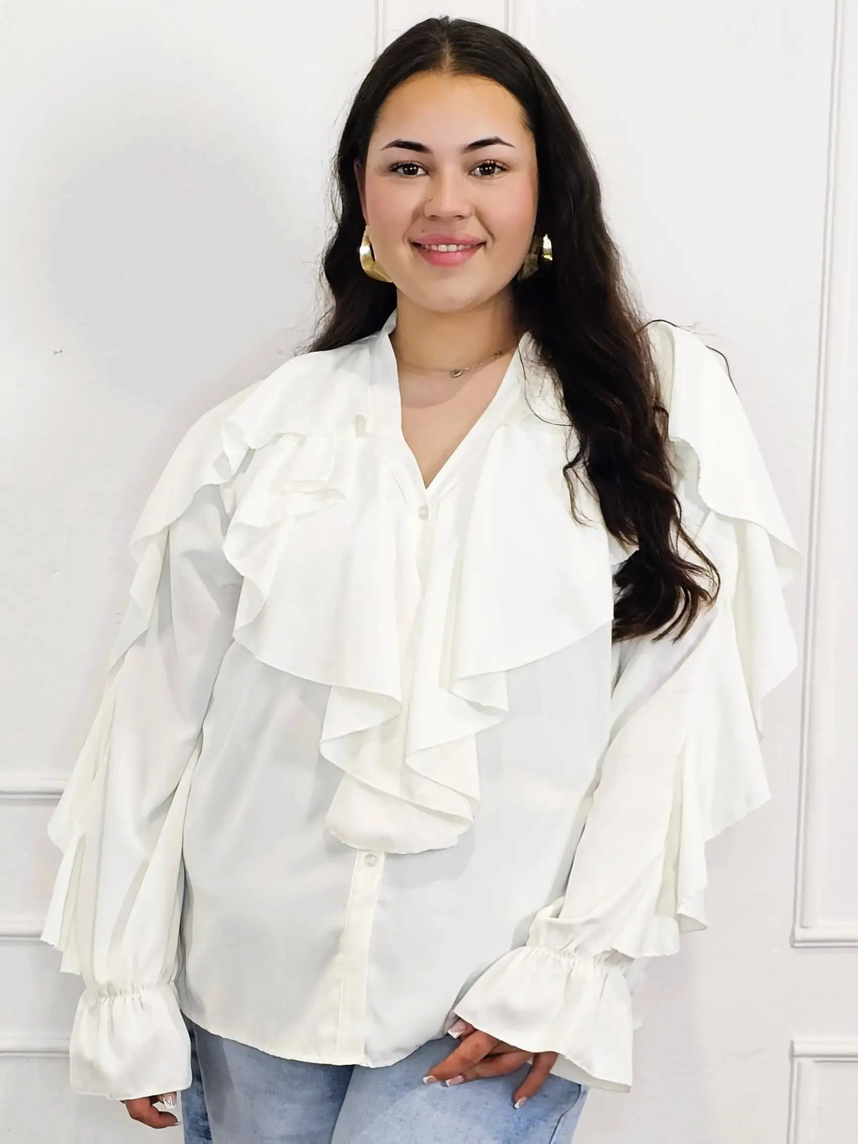Bluzka plus size z falbanami – romantyczny szyk i wygoda w eleganckim stylu - Image 3