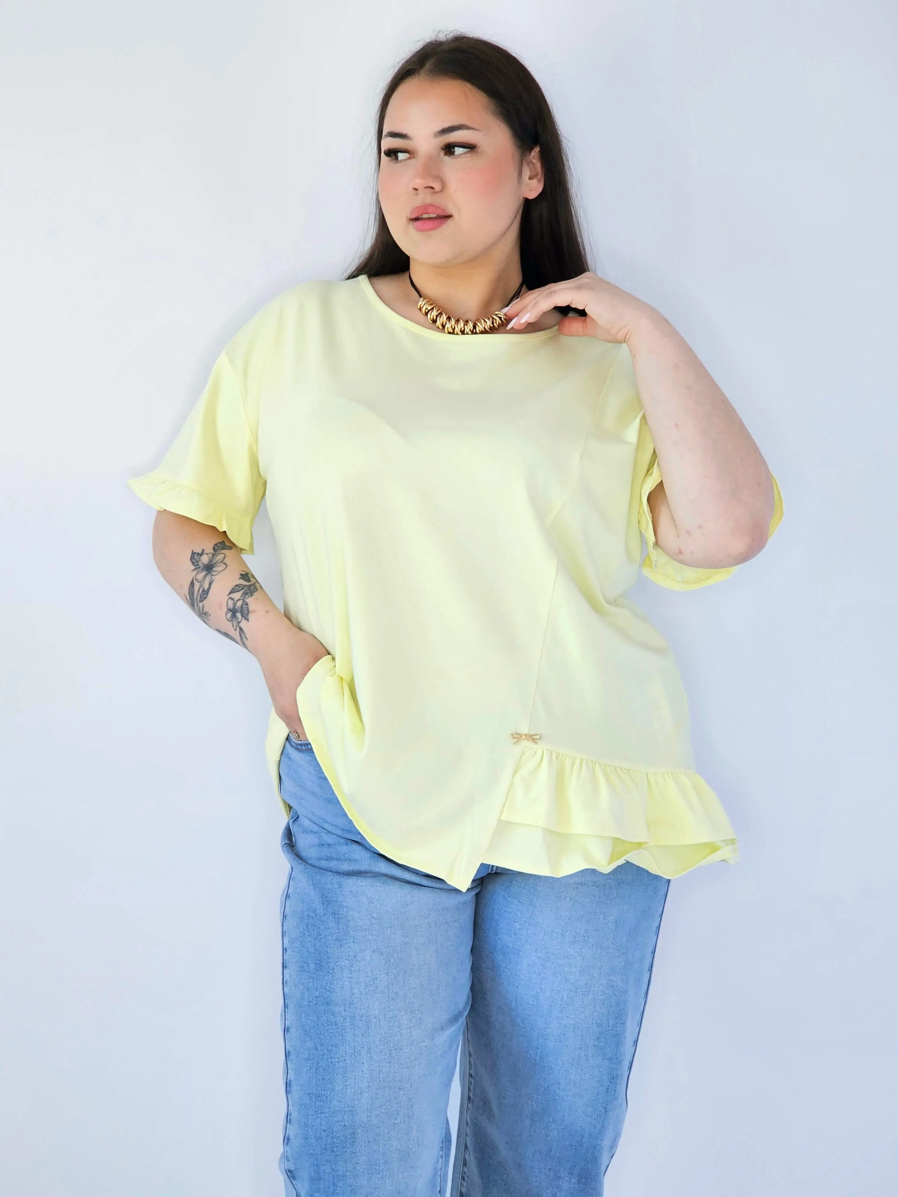 Bluzka Plus Size Z Falbanką I Ozdobnym Wykończeniem - Image 3