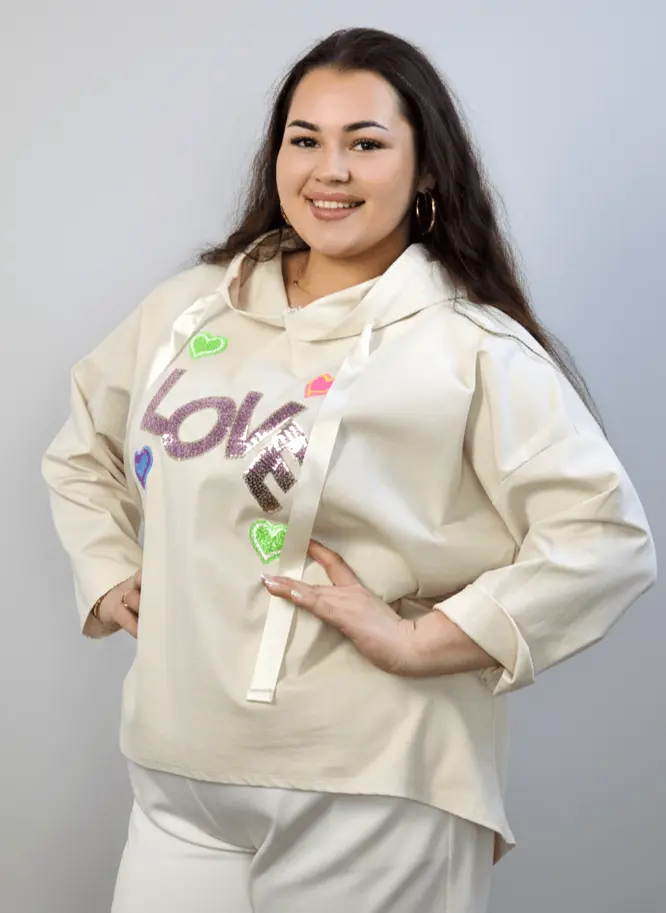 Bluzka plus size z kapturem LOVE – modna bluzka XXL - Image 5