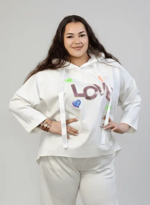 Bluzka plus size z kapturem LOVE – modna bluzka XXL - Image 6