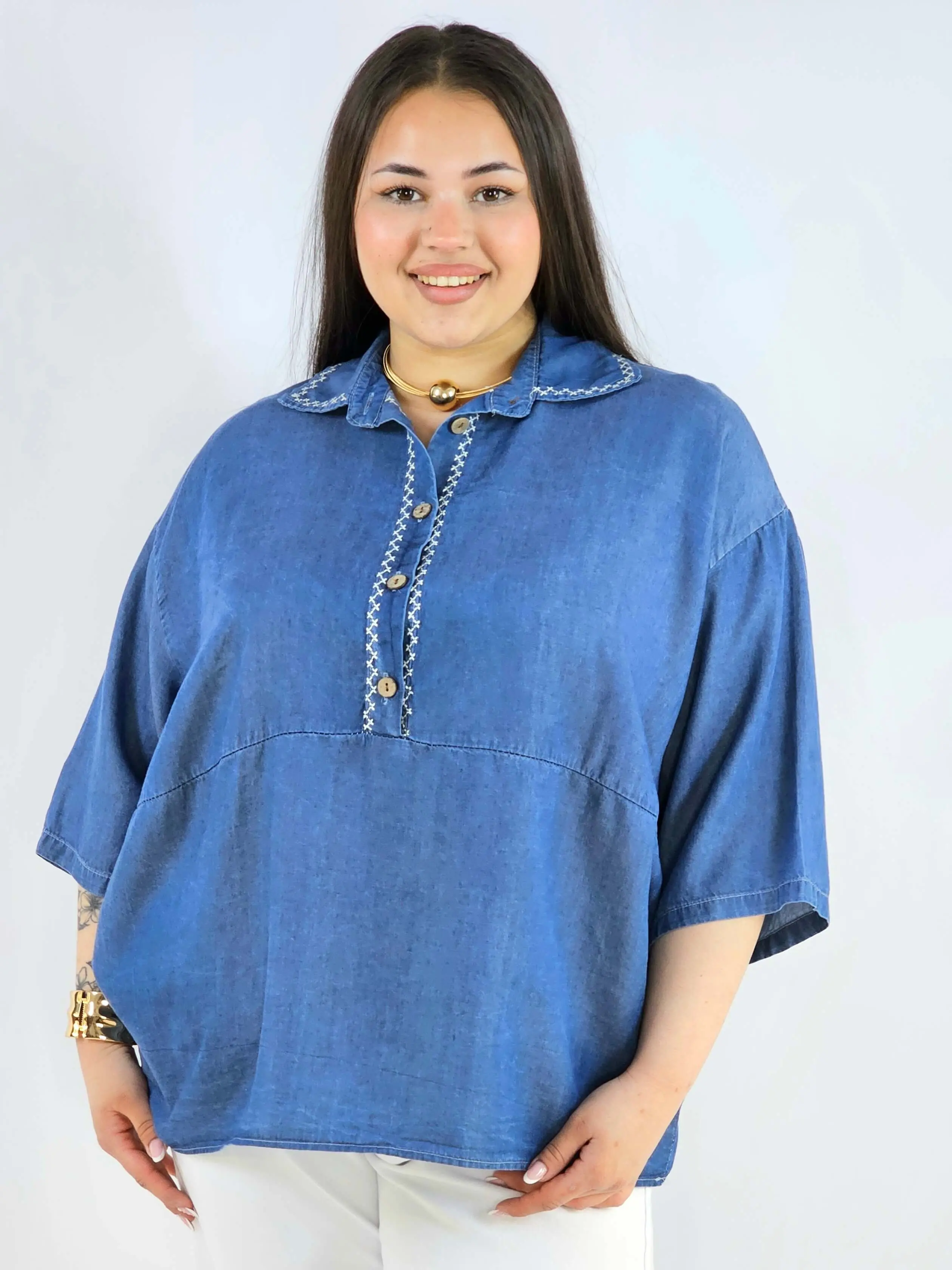Bluzka plus size z kołnierzykiem i guziczkami XXL – luźny styl