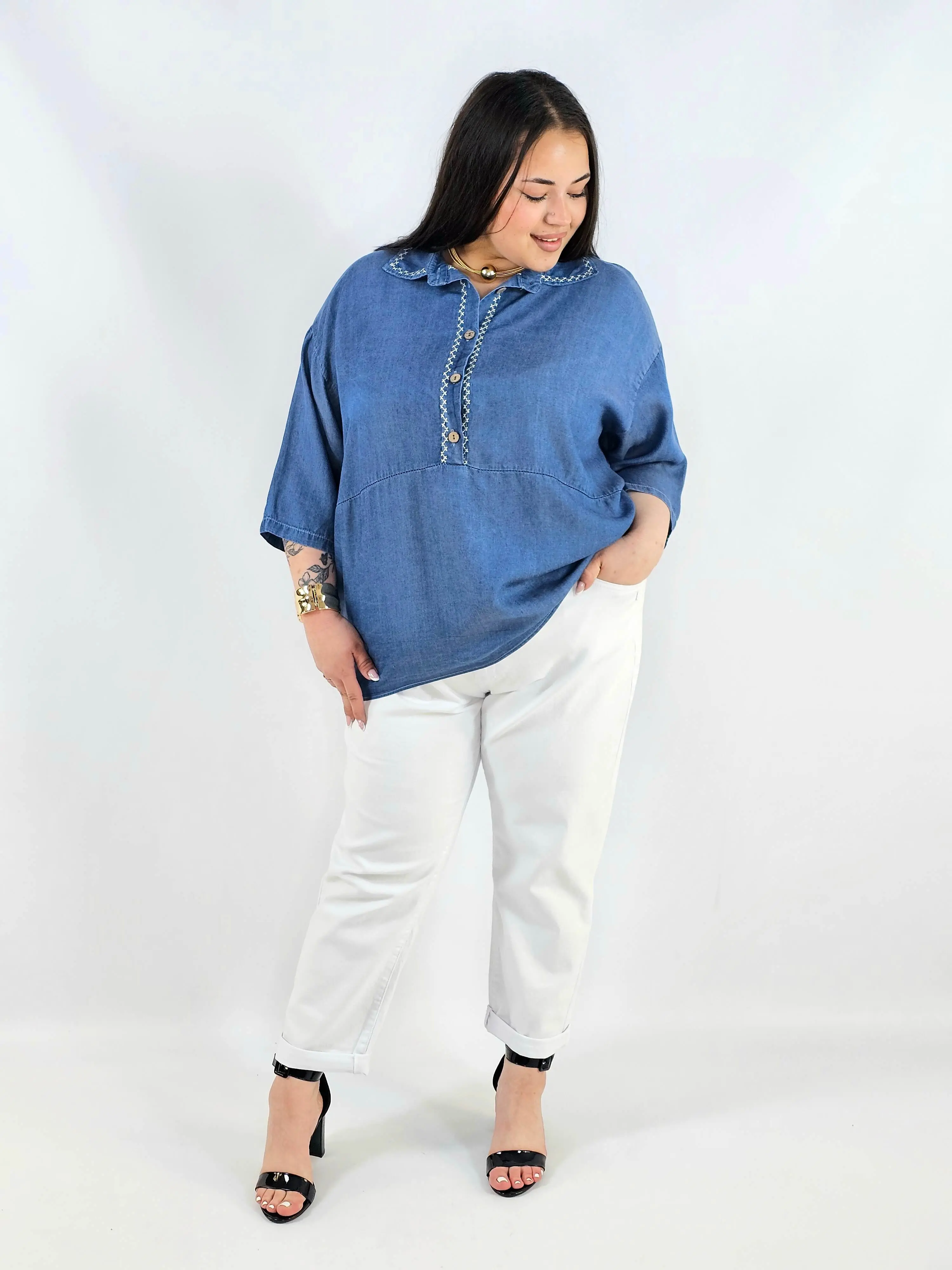 Bluzka plus size z kołnierzykiem i guziczkami XXL – luźny styl - Image 10