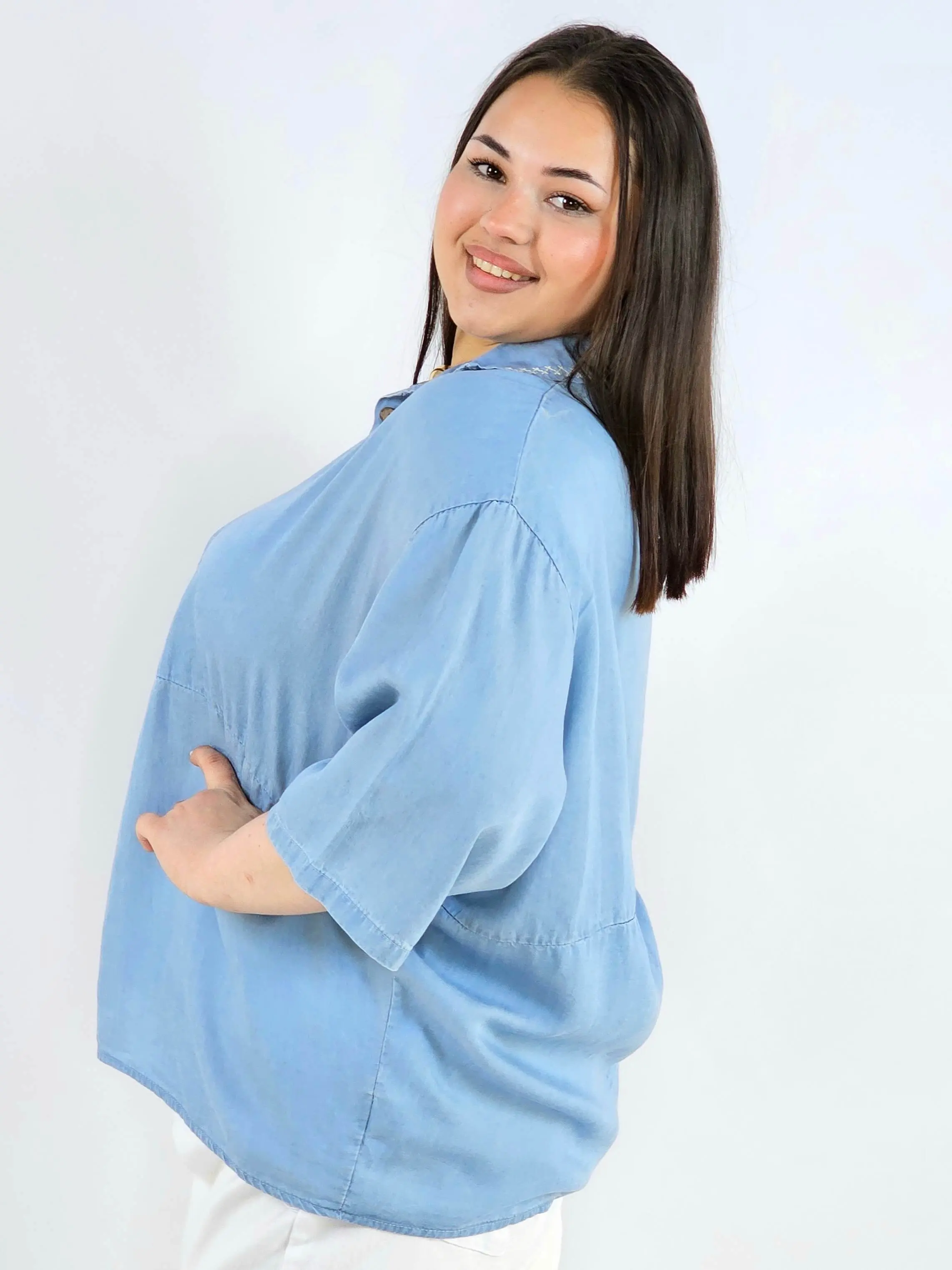 Bluzka plus size z kołnierzykiem i guziczkami XXL – luźny styl - Image 14