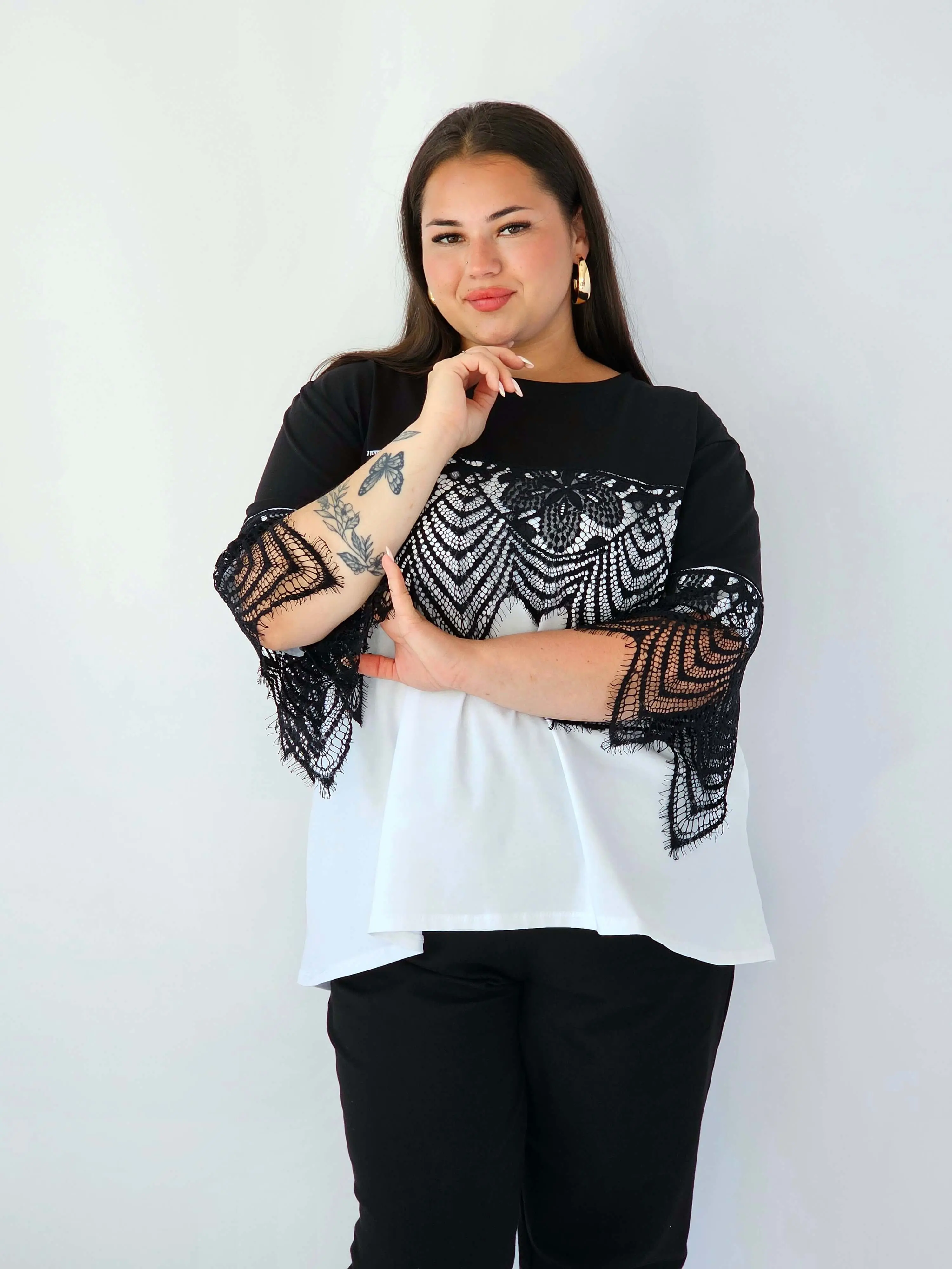 Bluzka plus size z koronką – elegancja, która przyciąga spojrzenia - Image 7
