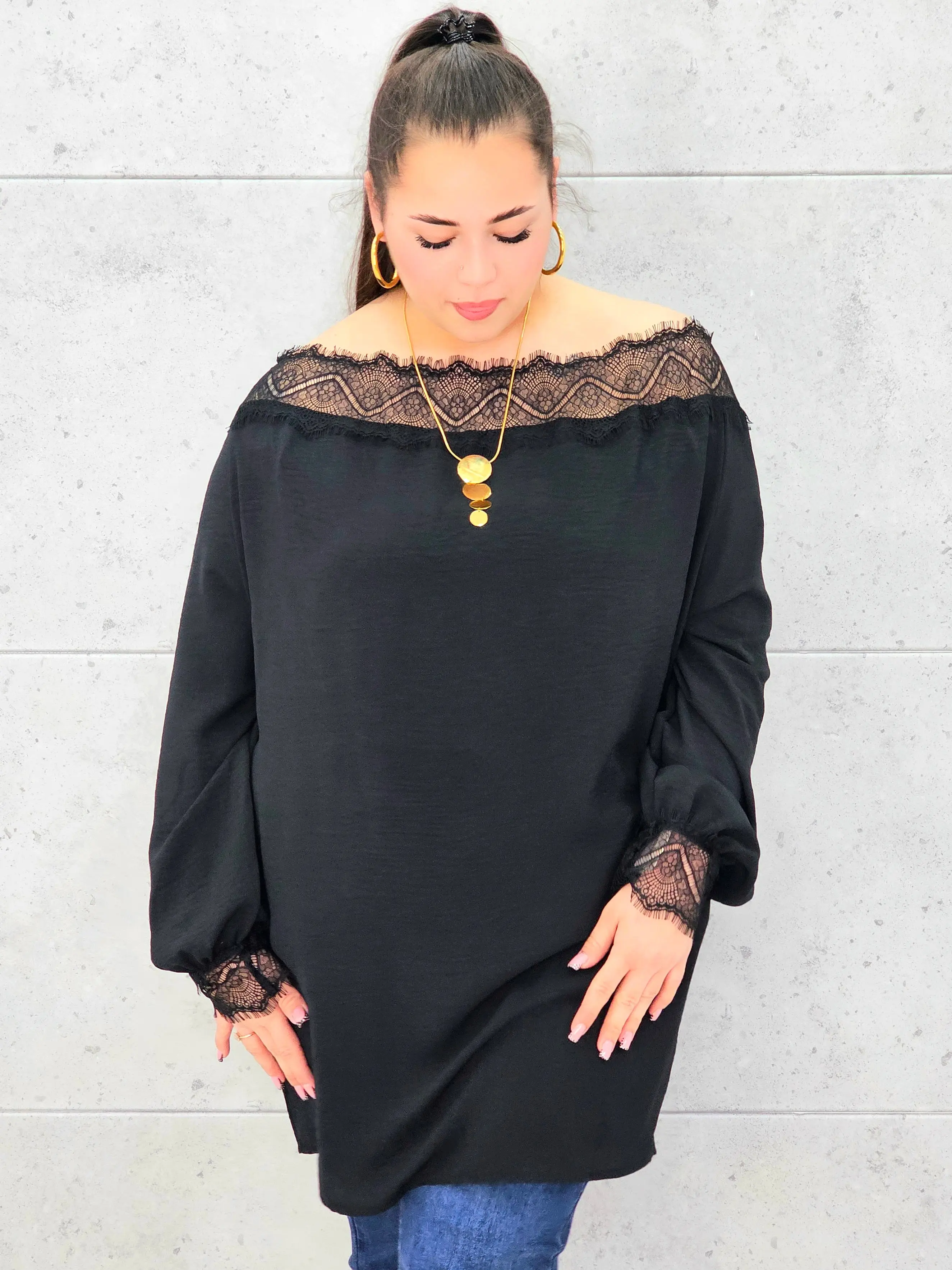 Bluzka plus size z koronką – elegancka bluzka damska XXL