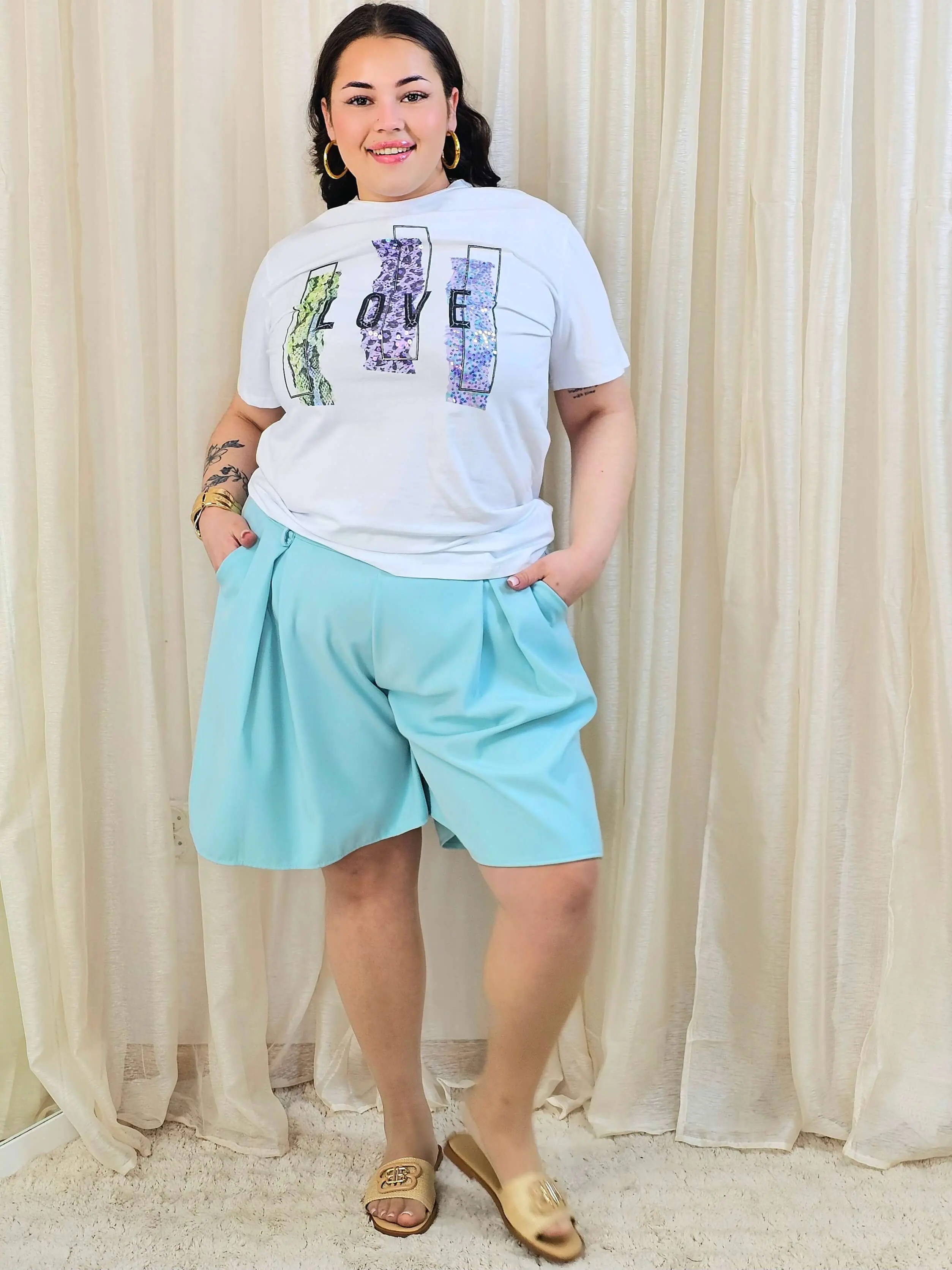 Bluzka plus size z ozdobnym nadrukiem i krótkim rękawem - Image 3