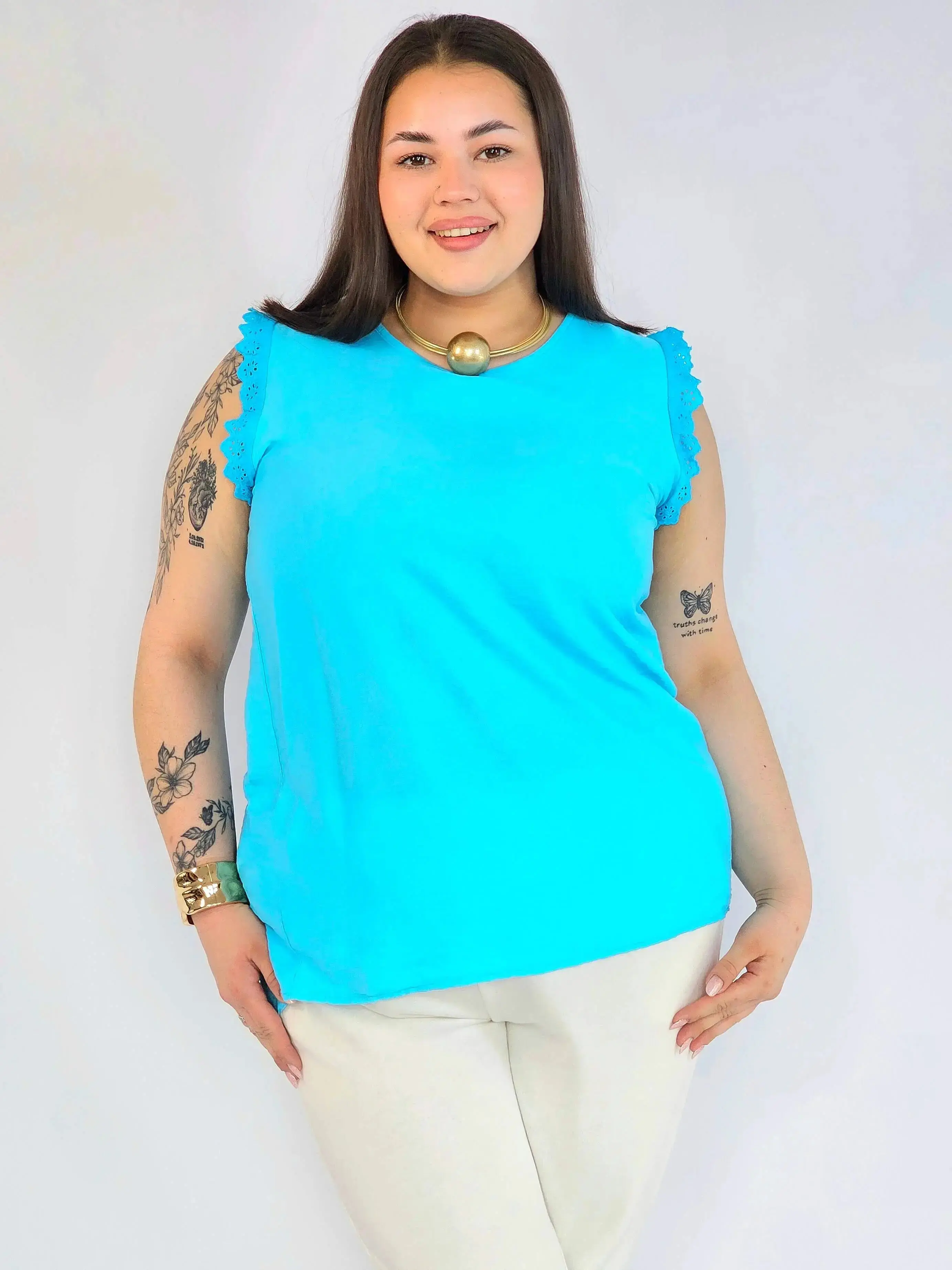 Bluzka plus size z wiskozy – lekka bluzka damska XXL z haftowanym rękawem - Image 14