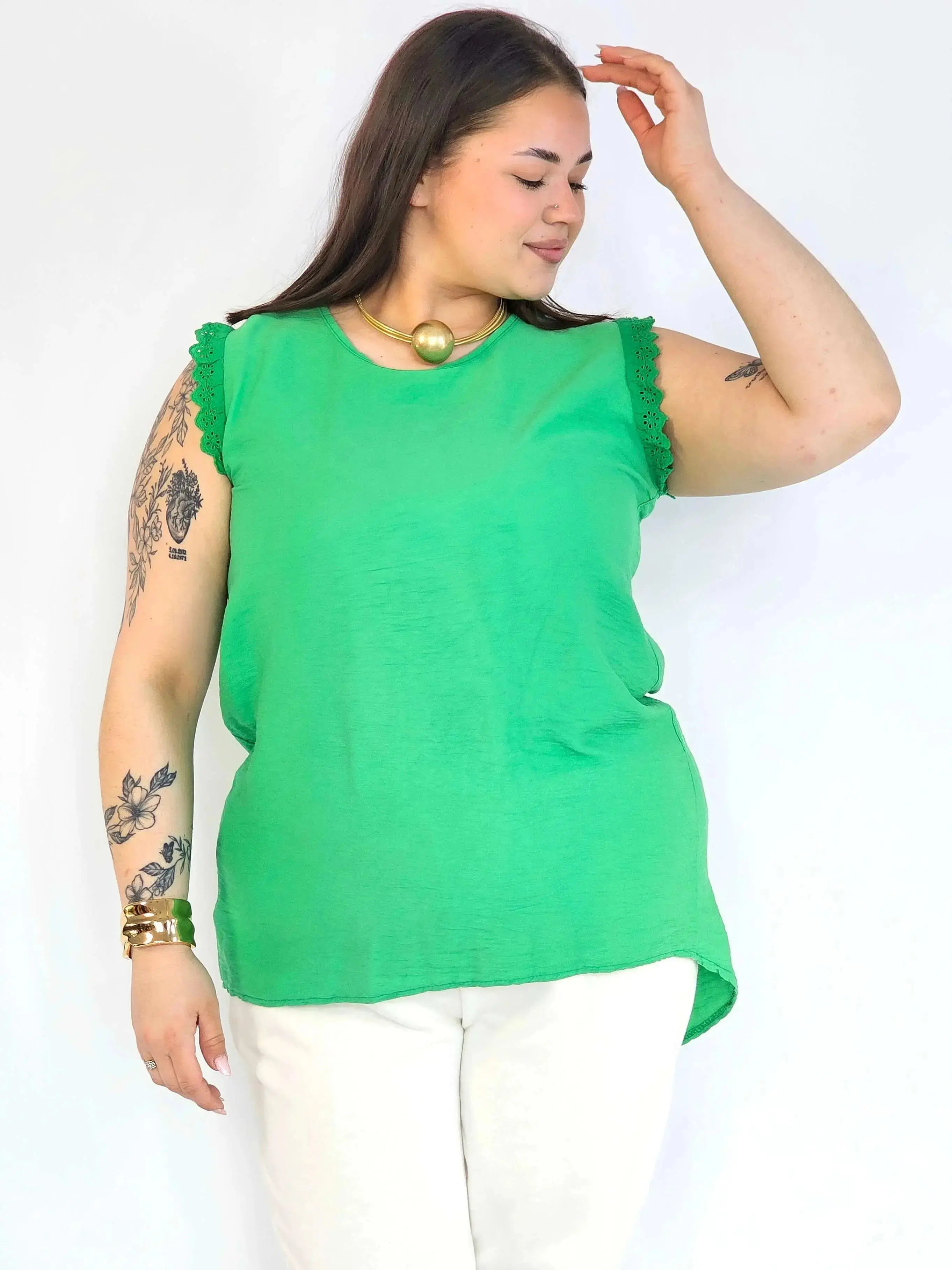 Bluzka plus size z wiskozy – lekka bluzka damska XXL z haftowanym rękawem - Image 15