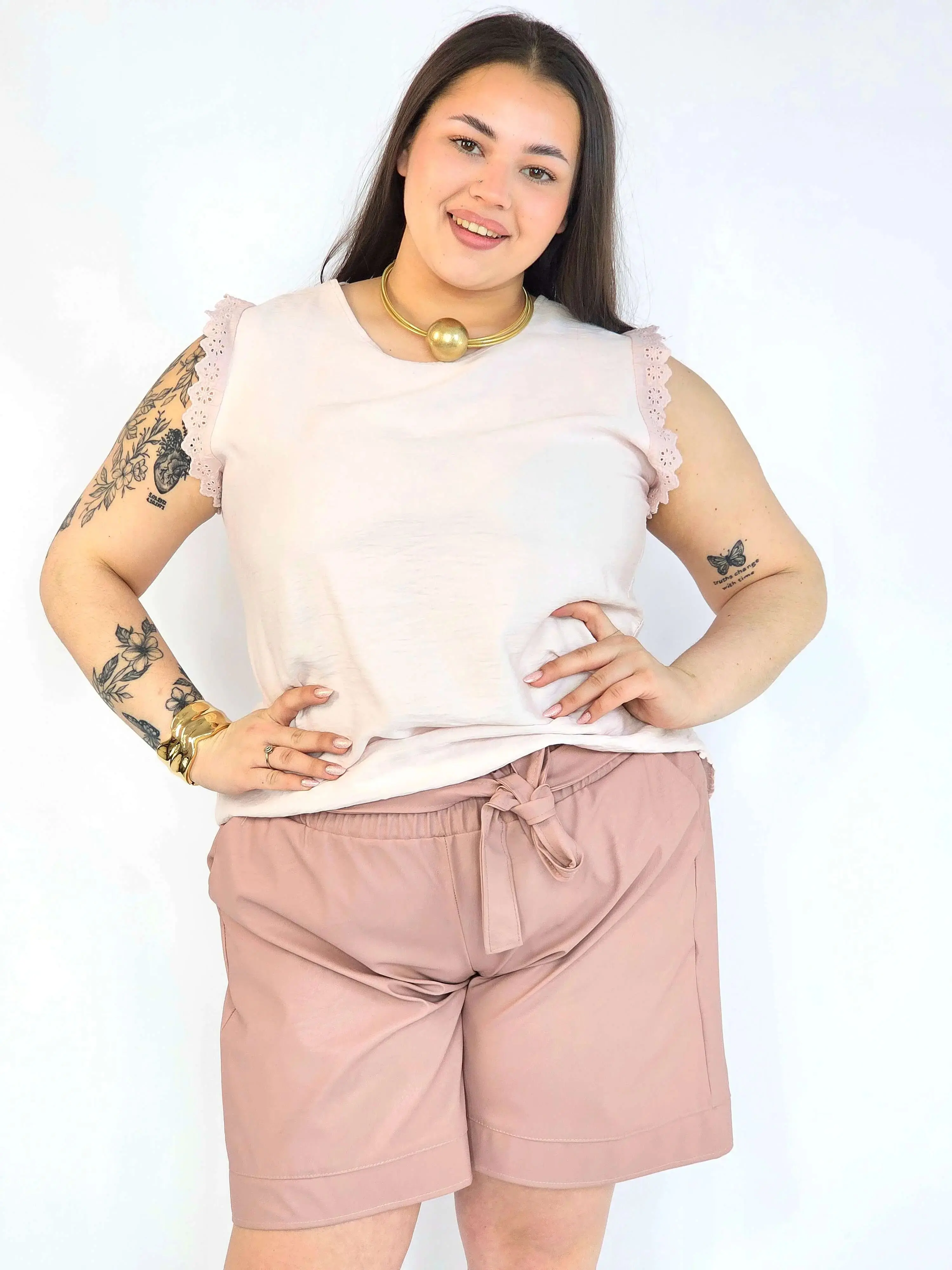 Bluzka plus size z wiskozy – lekka bluzka damska XXL z haftowanym rękawem - Image 17