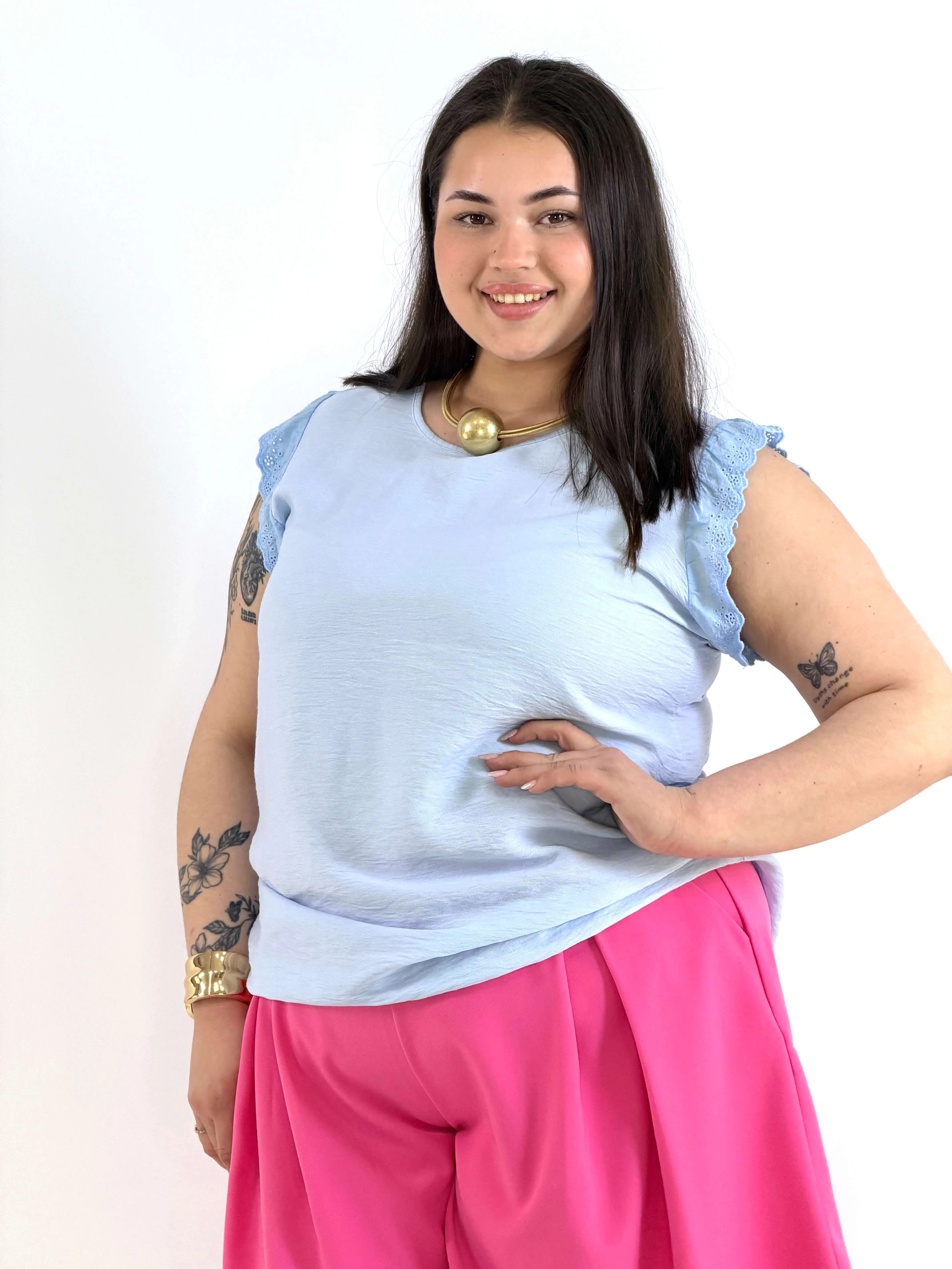 Bluzka plus size z wiskozy – lekka bluzka damska XXL z haftowanym rękawem - Image 19