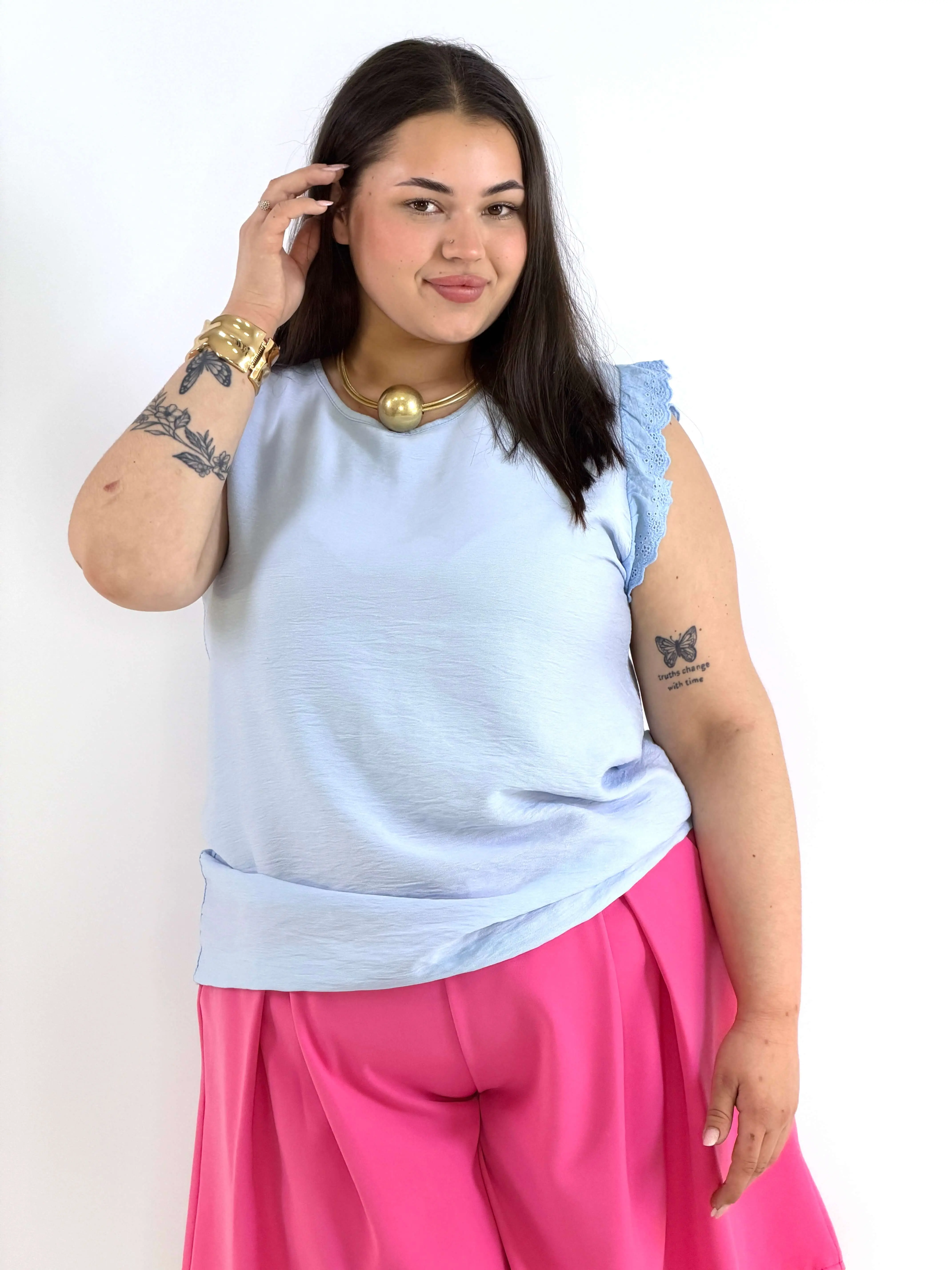 Bluzka plus size z wiskozy – lekka bluzka damska XXL z haftowanym rękawem - Image 4