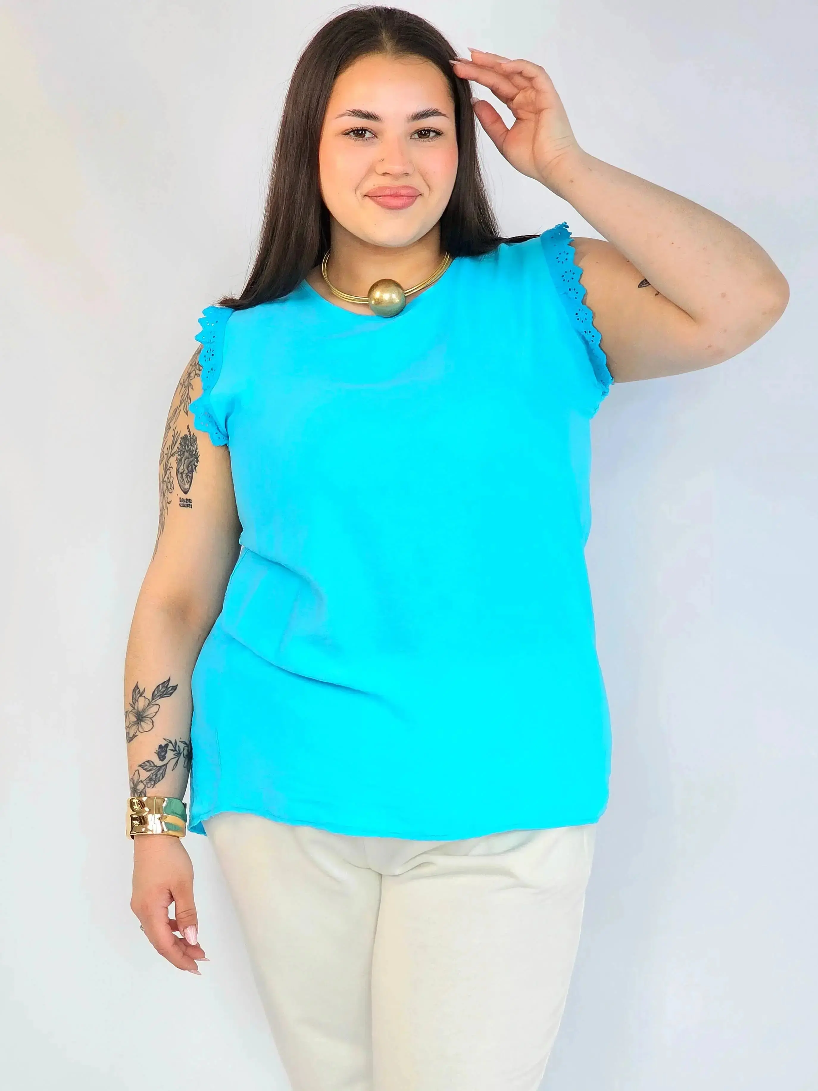 Bluzka plus size z wiskozy – lekka bluzka damska XXL z haftowanym rękawem - Image 5
