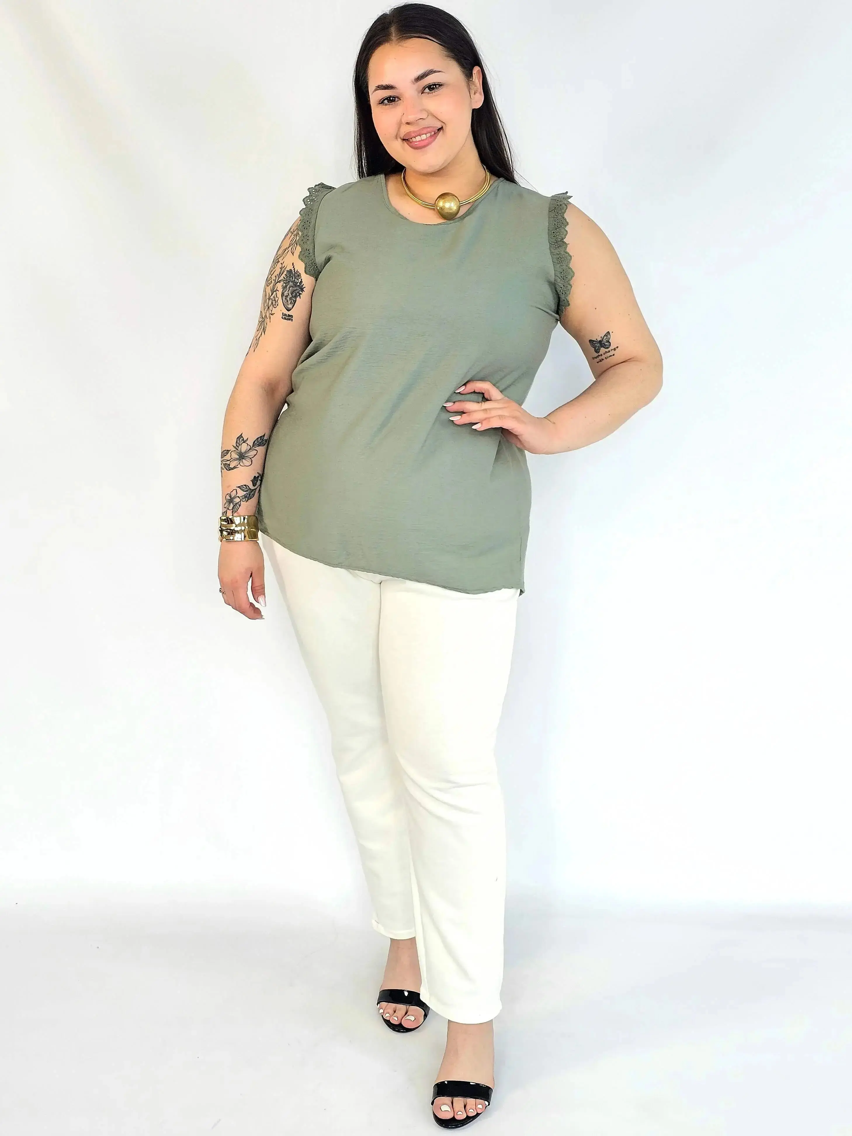 Bluzka plus size z wiskozy – lekka bluzka damska XXL z haftowanym rękawem - Image 7