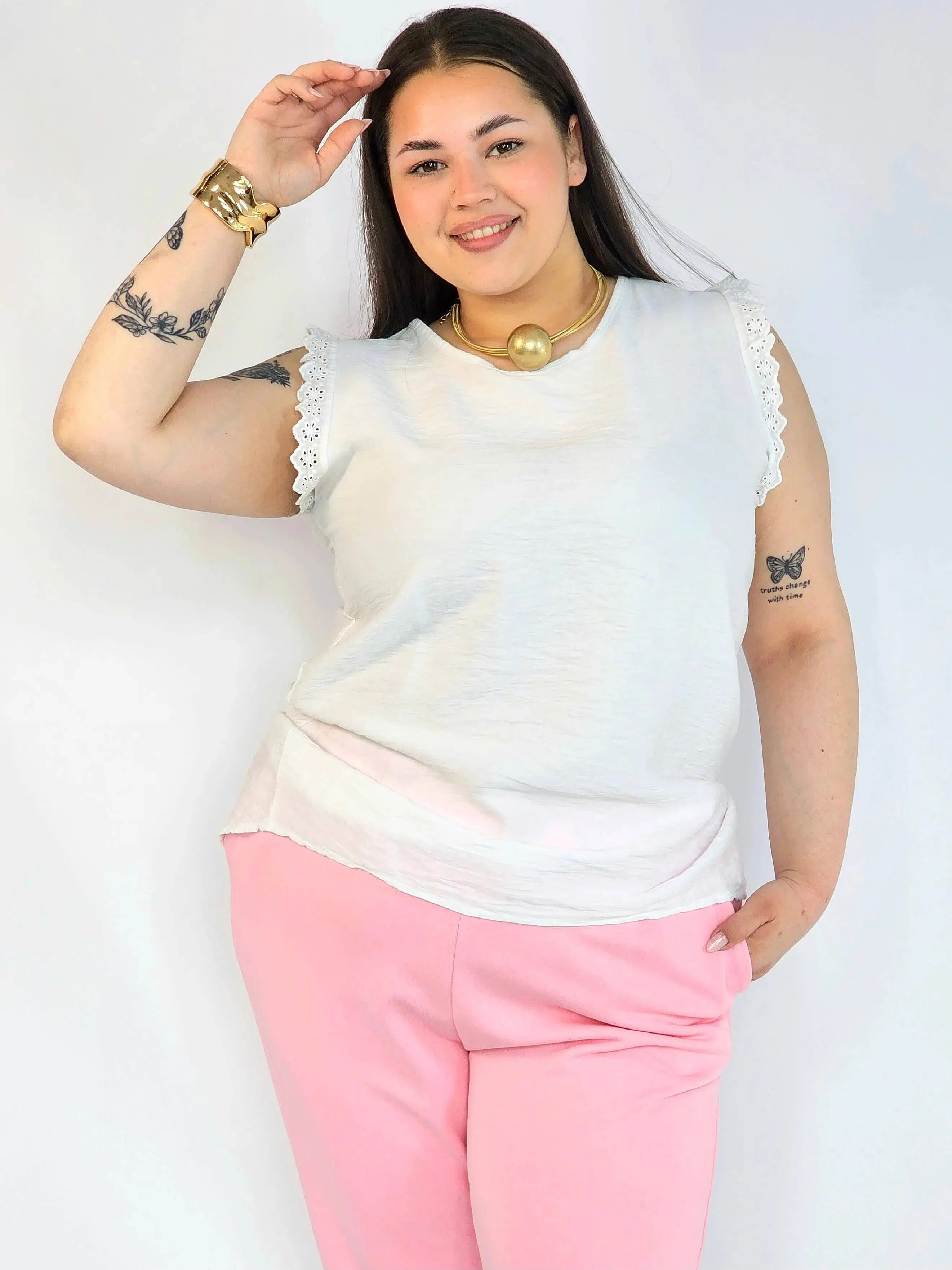 Bluzka plus size z wiskozy – lekka bluzka damska XXL z haftowanym rękawem - Image 9