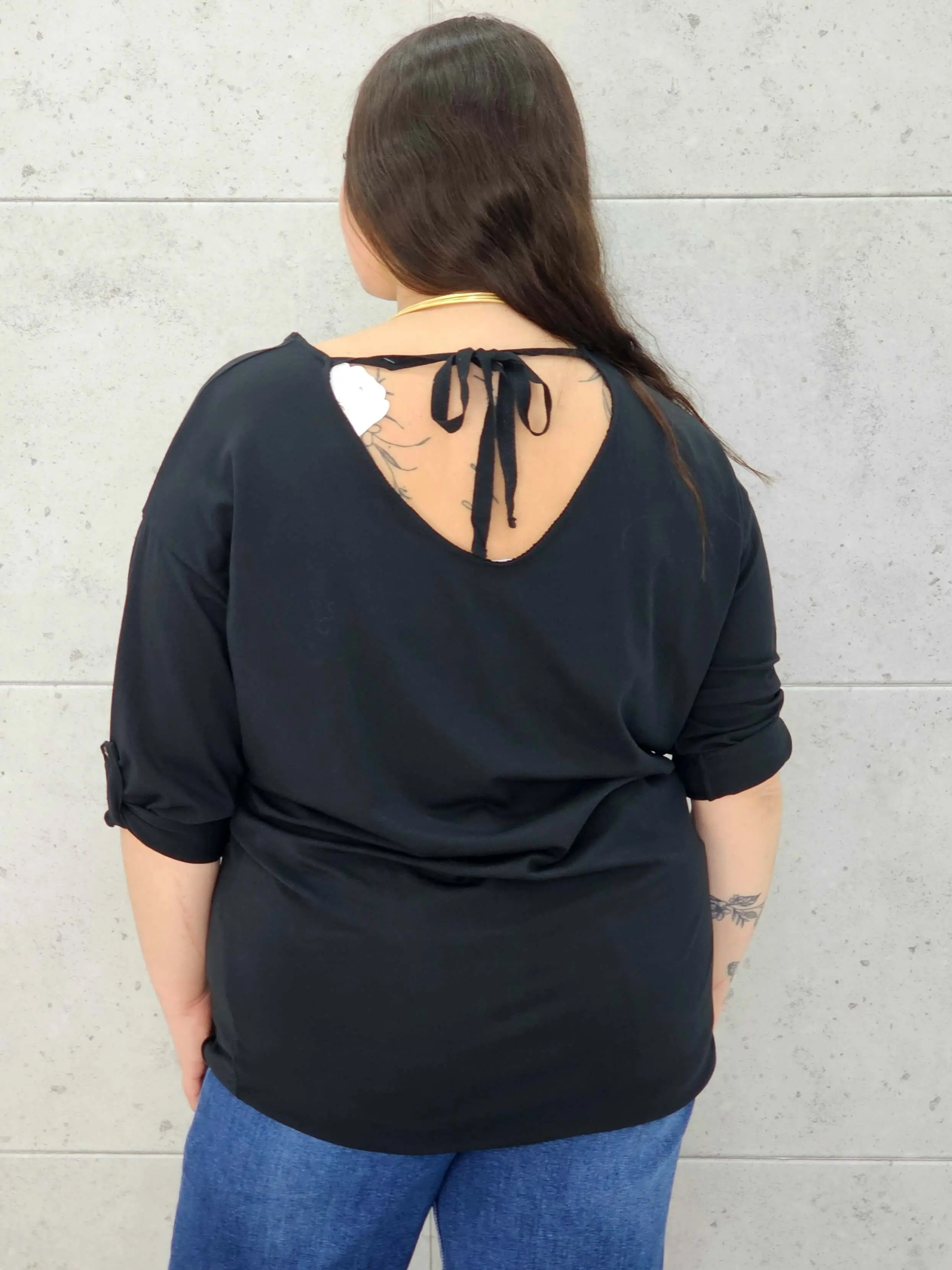 Bluzka Plus Size z Wiązaniem StylowaXL – Wygoda i Subtelna Elegancja dla Kobiet XXL - Image 10
