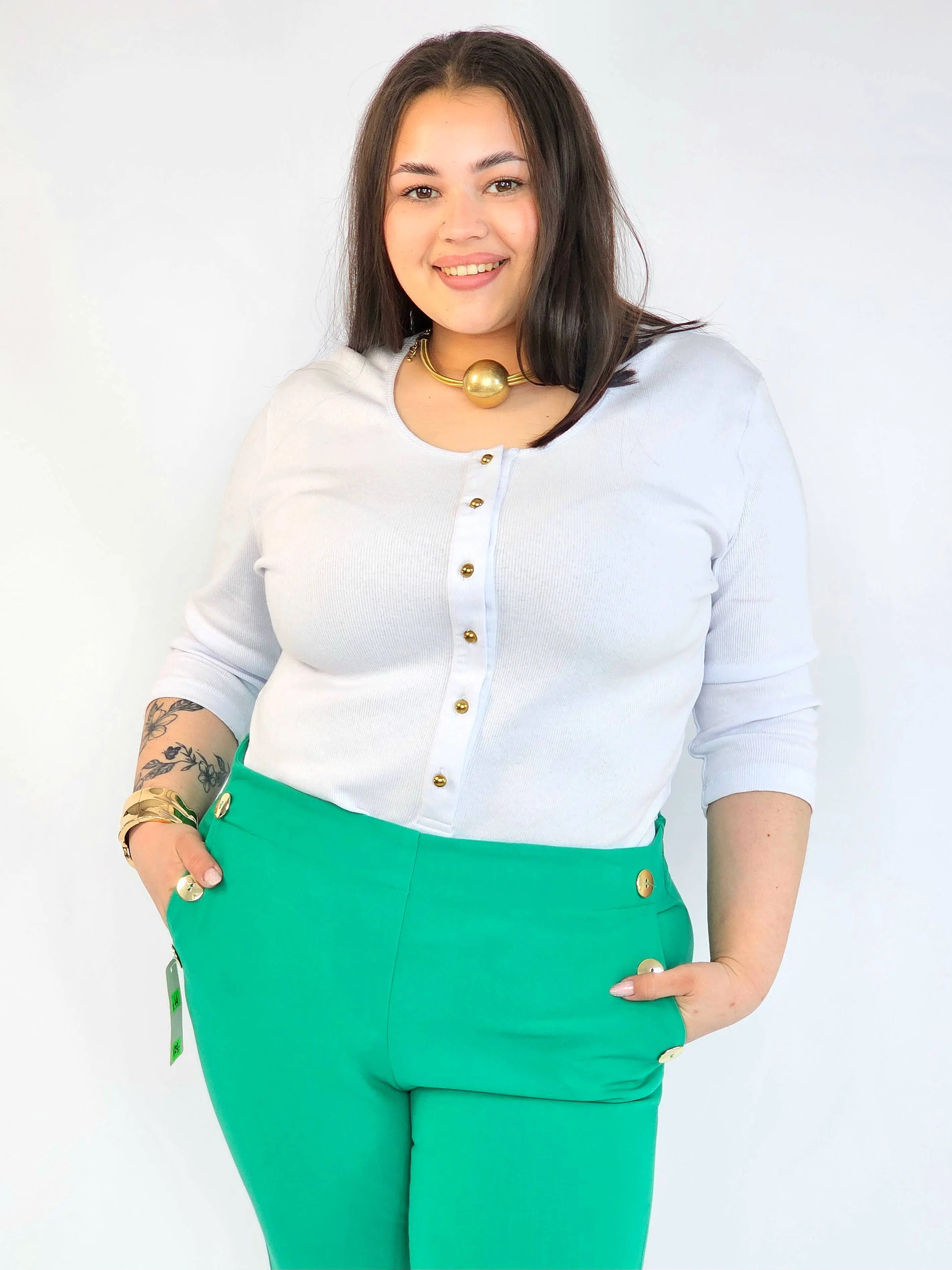 Body plus size – białe body damskie XXL z guziczkami