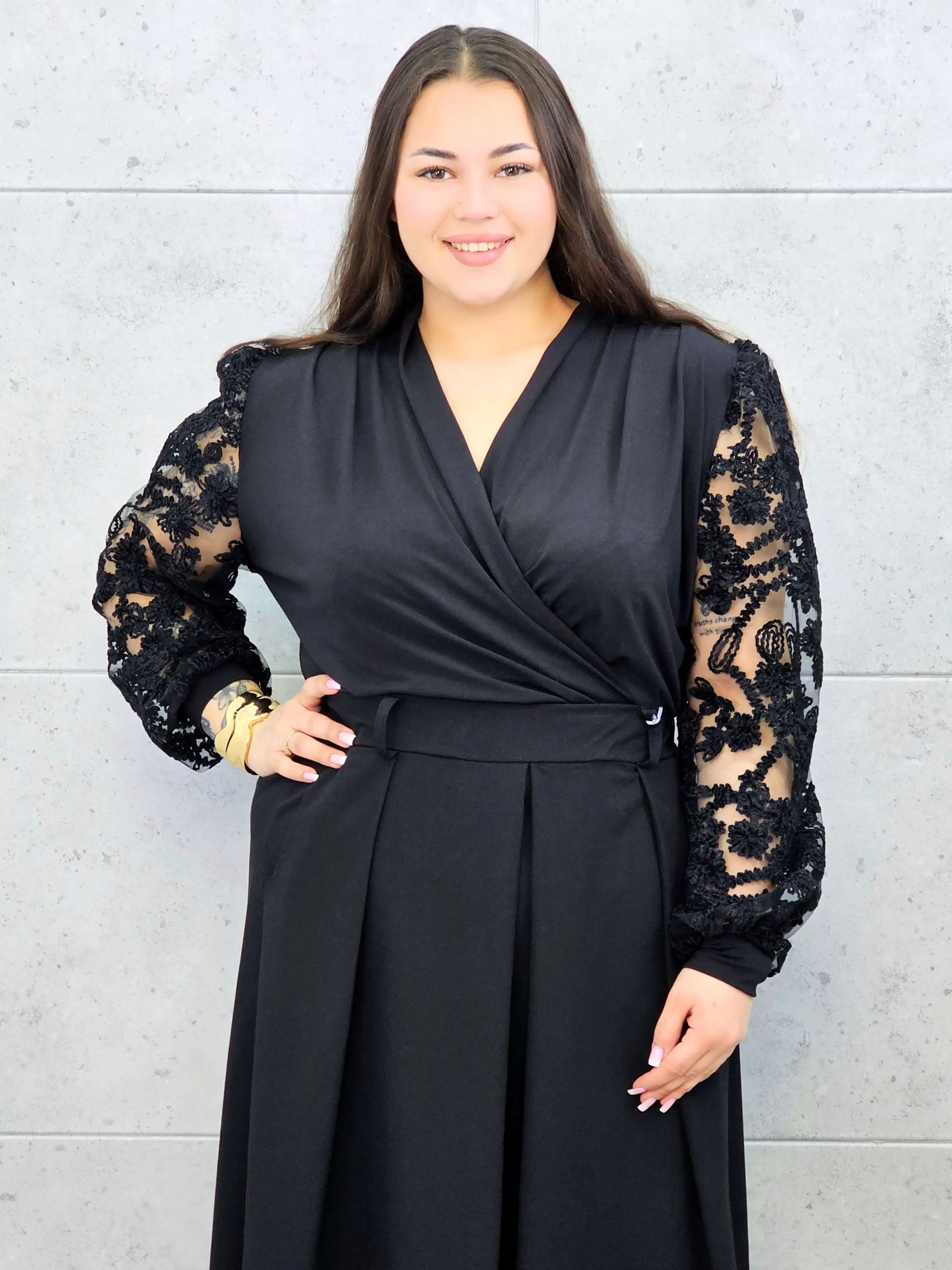 Body plus size z koronkowymi rękawami – elegancki model dla kobiet XXL. - Image 3