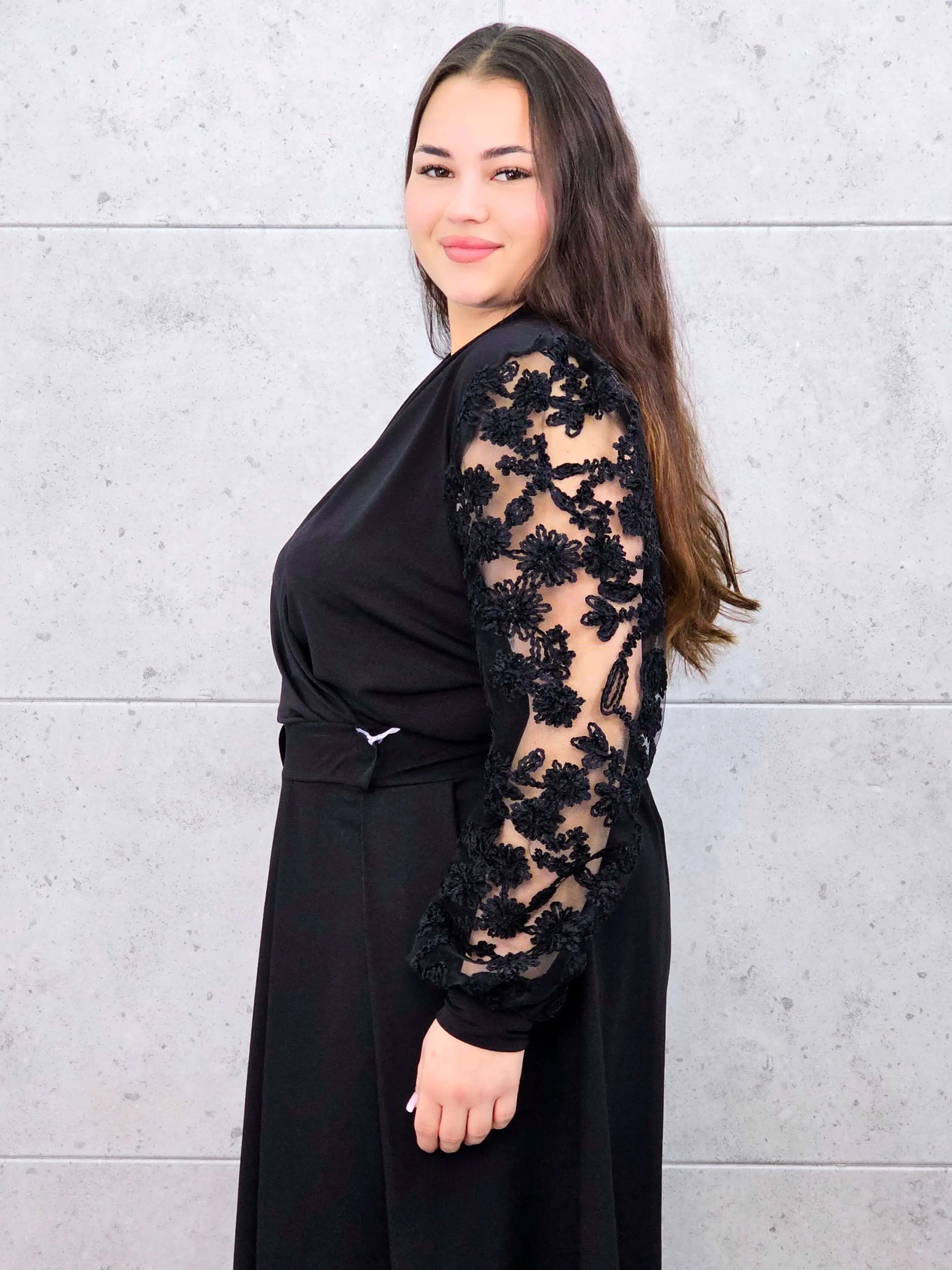 Body plus size z koronkowymi rękawami – elegancki model dla kobiet XXL. - Image 5