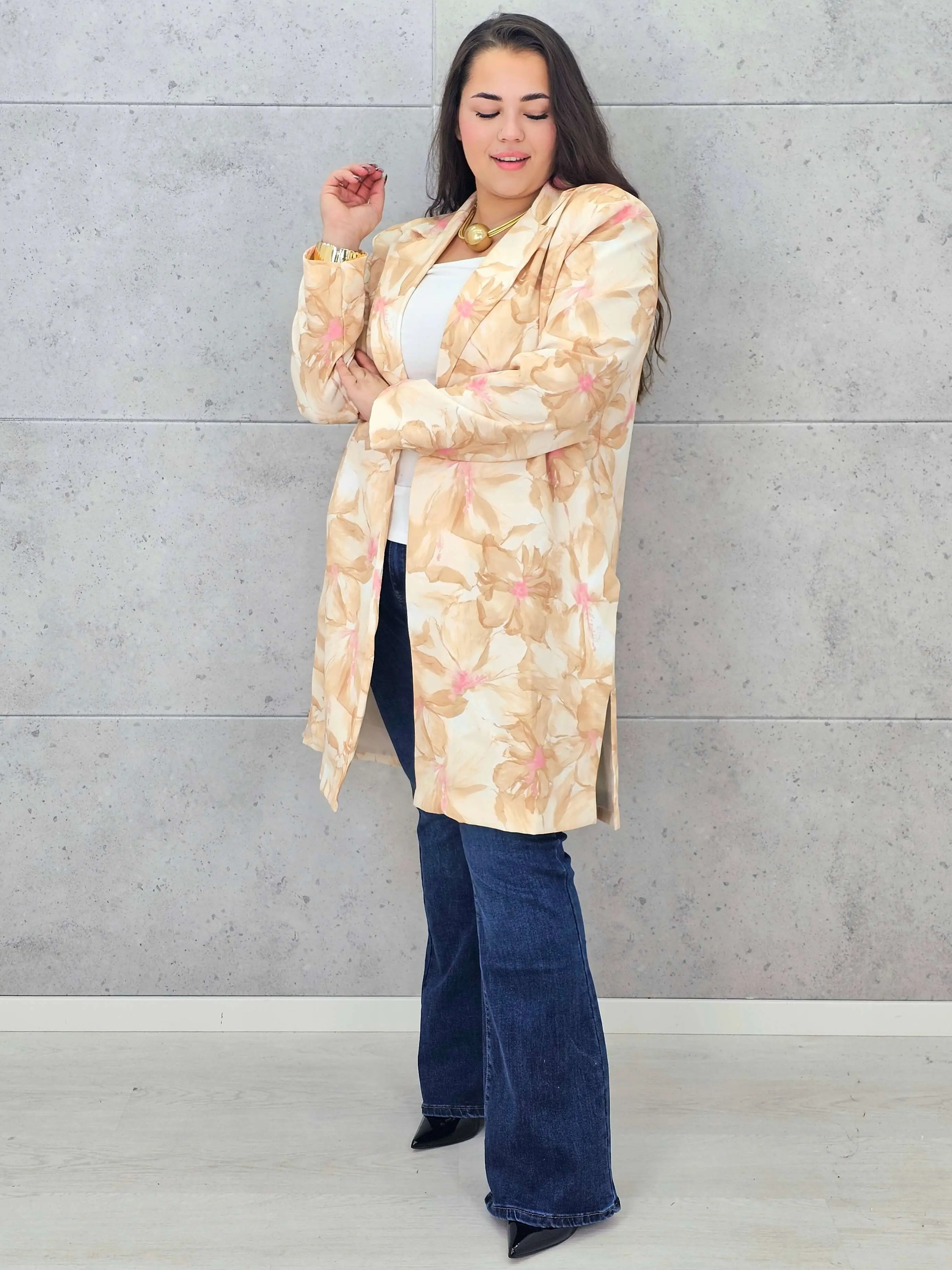 Marynarka plus size – lekka narzutka z subtelnym kwiatowym motywem XXL - Image 3