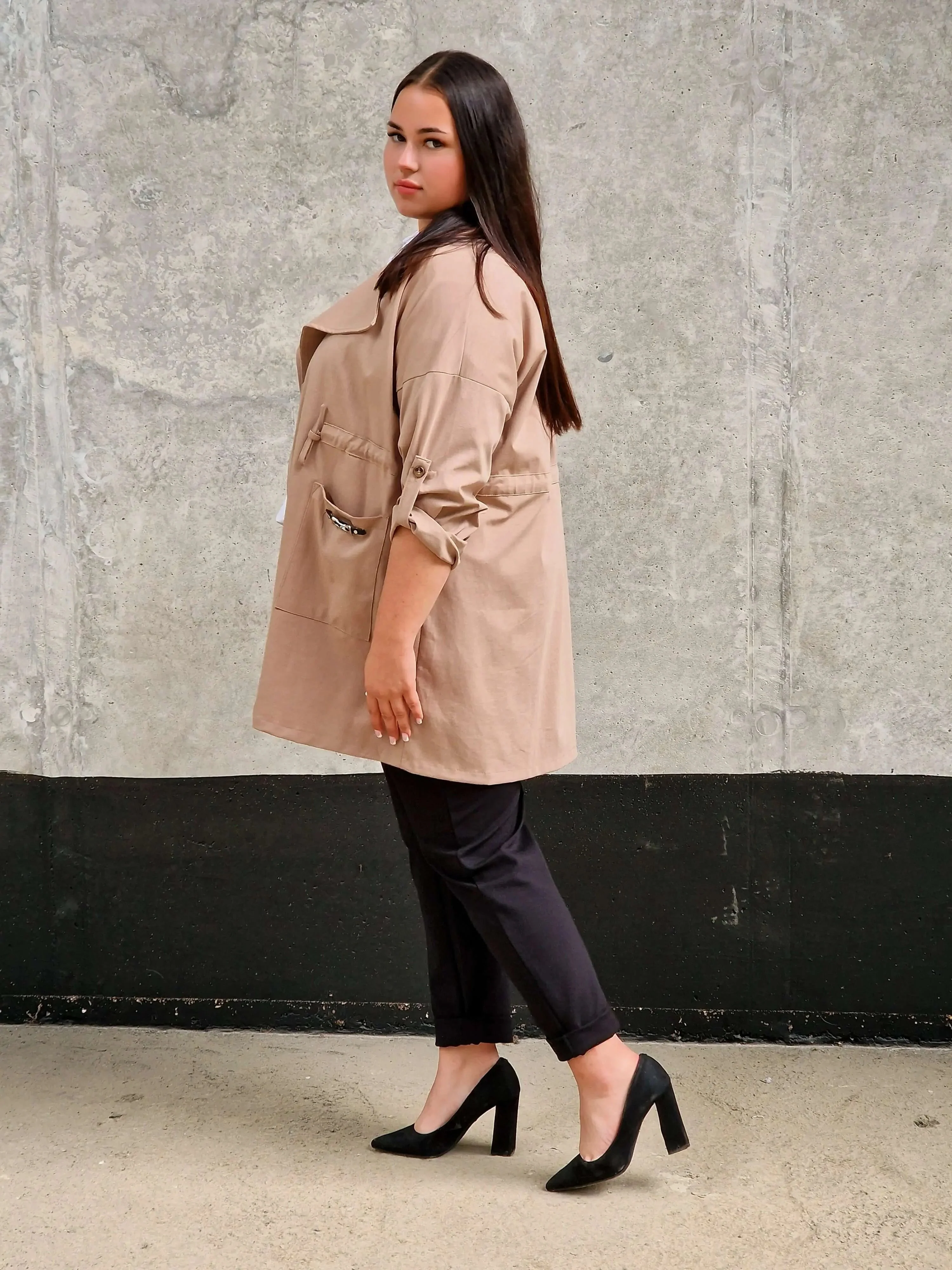 Elegancka Narzutka Plus Size Jasny Beż- Styl i Komfort - Image 4