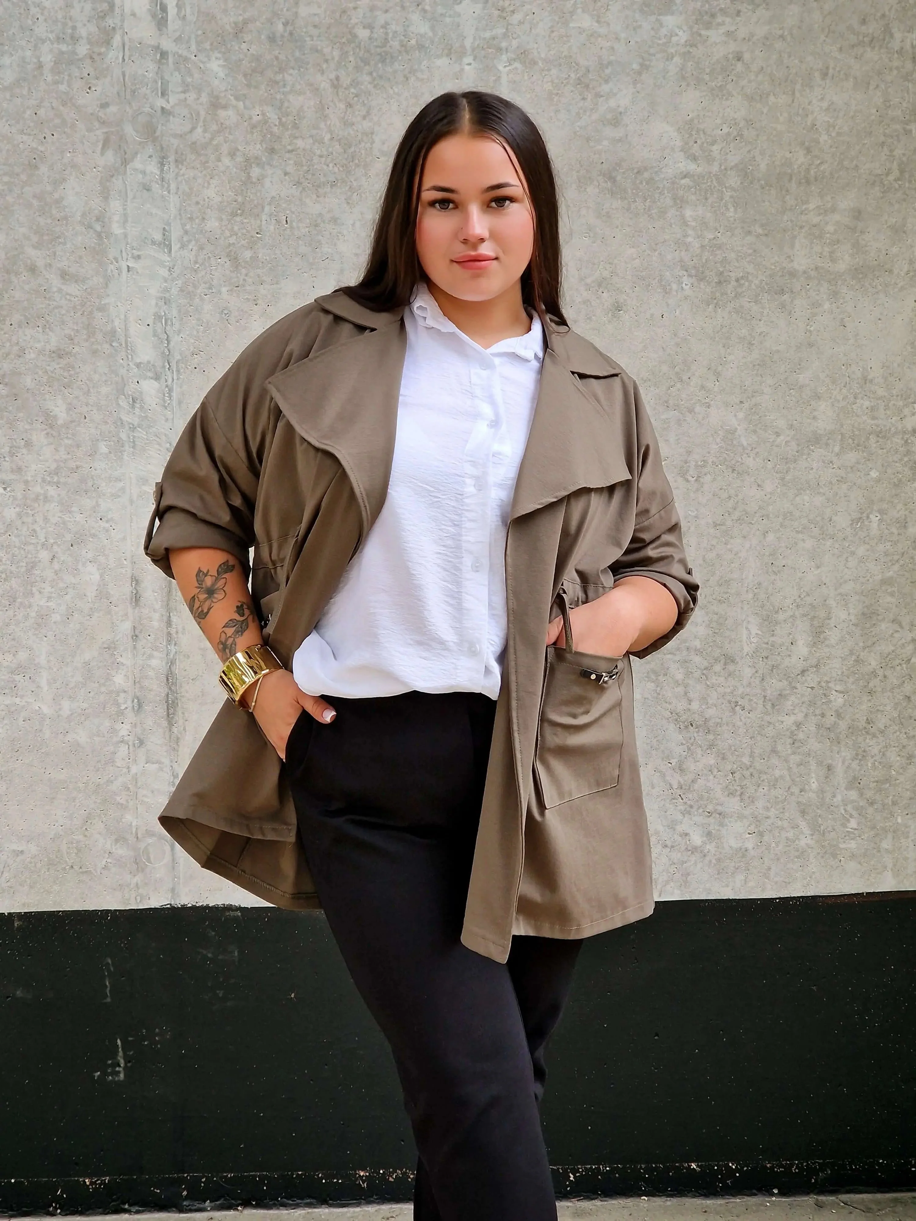 Elegancka Narzutka Plus Size Khaki - Styl i Komfort - Image 5