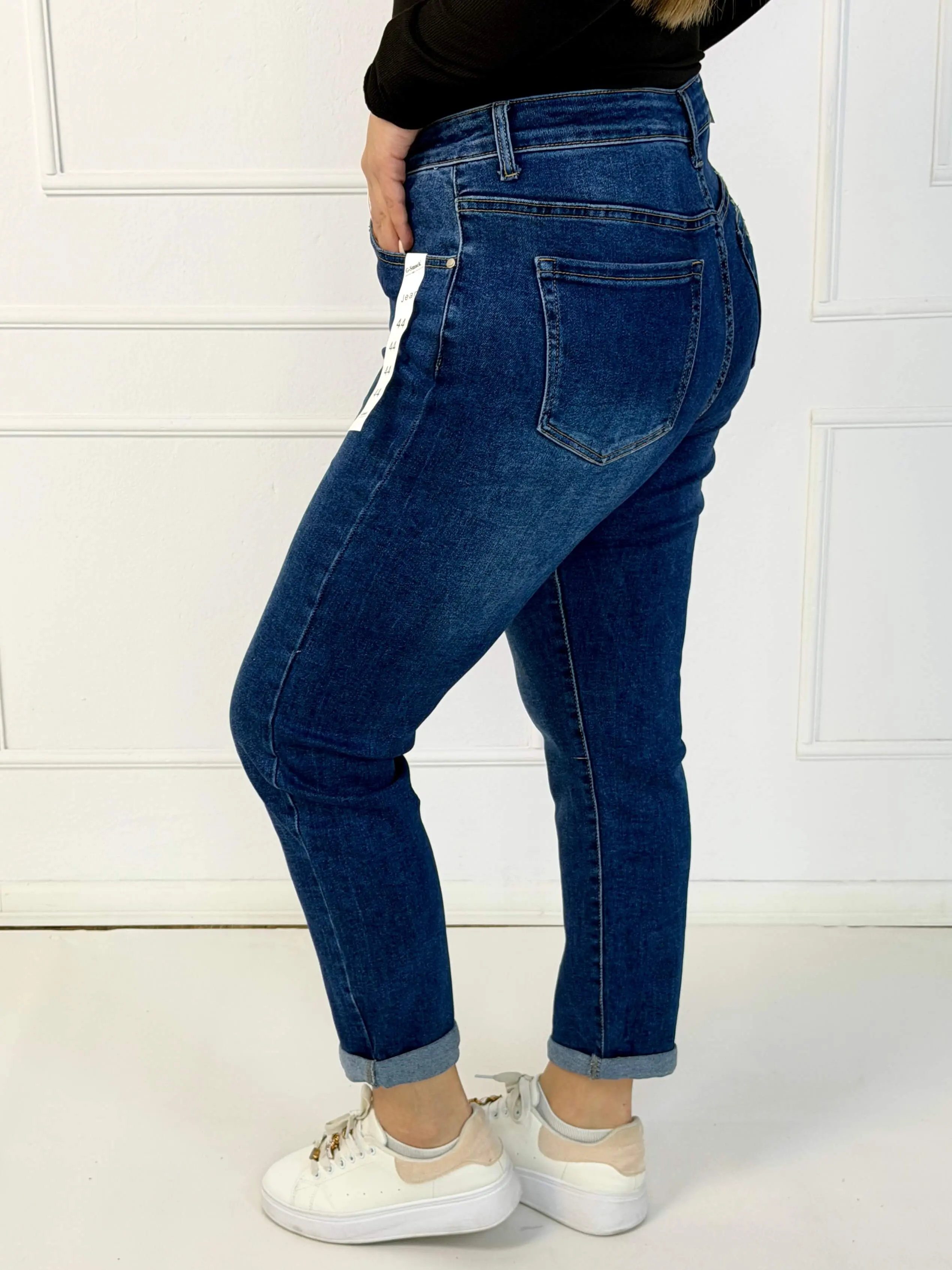 Jeansy plus size G-Smack mom fit XXL – granatowy denim z haftowanym kwiatem - Image 5