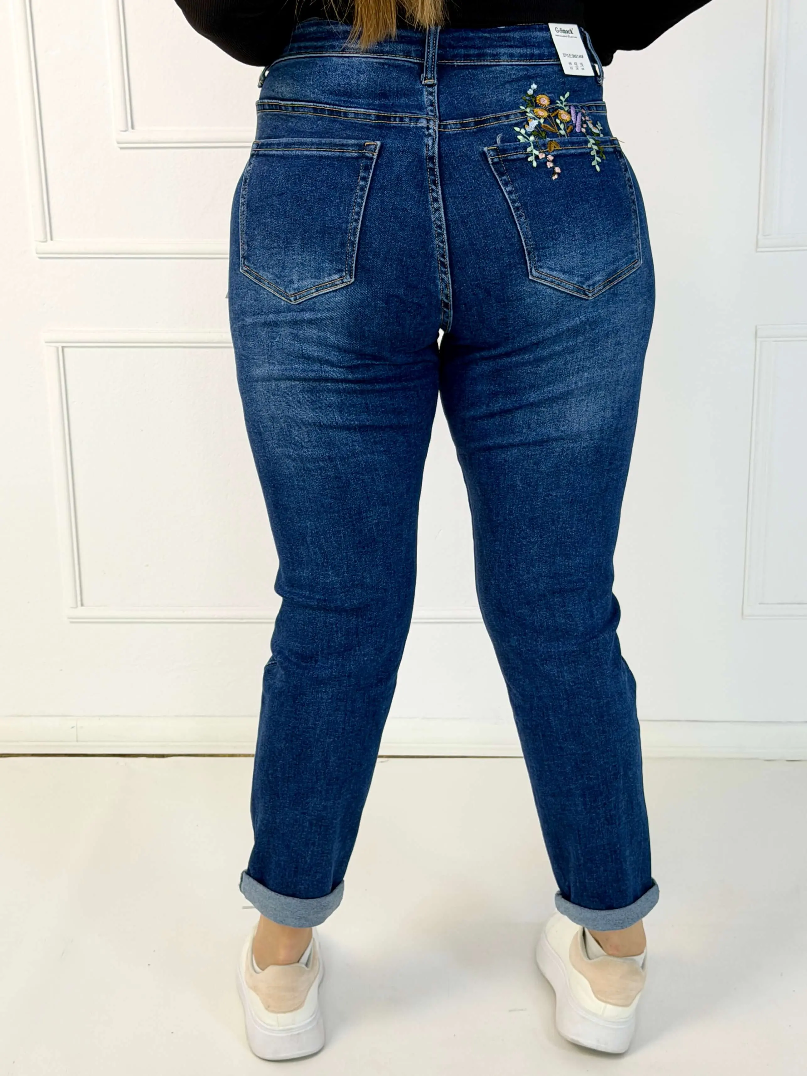 Jeansy plus size G-Smack mom fit XXL – granatowy denim z haftowanym kwiatem - Image 6