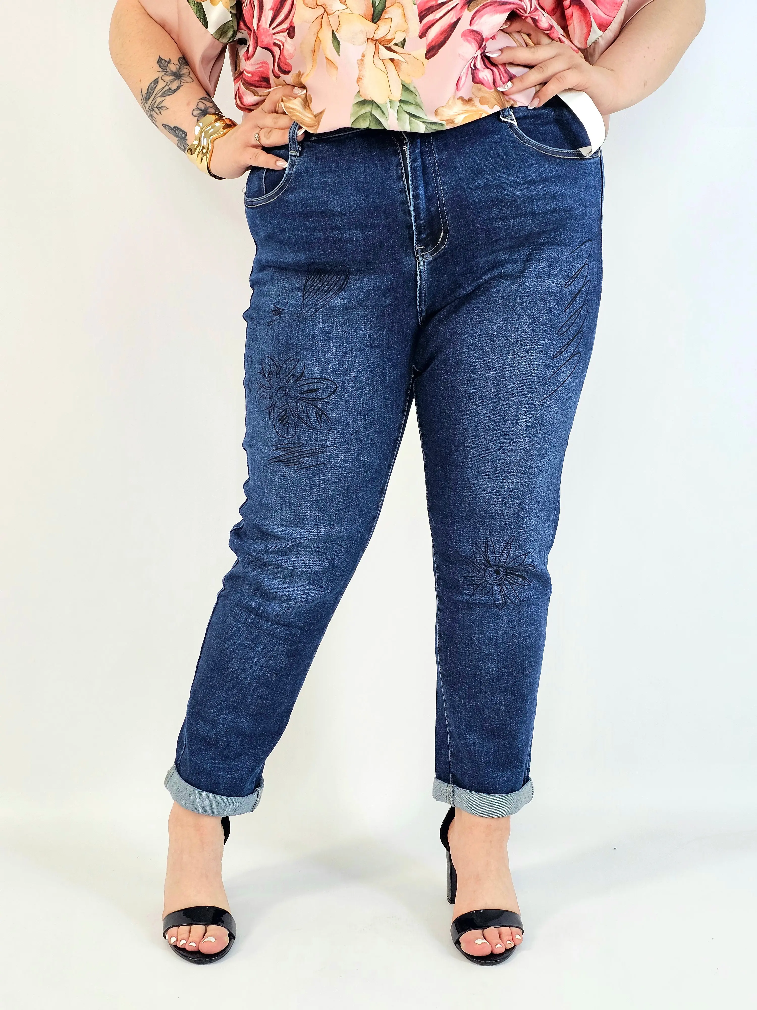 Jeansy plus size G'Smack  mom fit XXL z nadrukiem – granatowy denim - Image 2