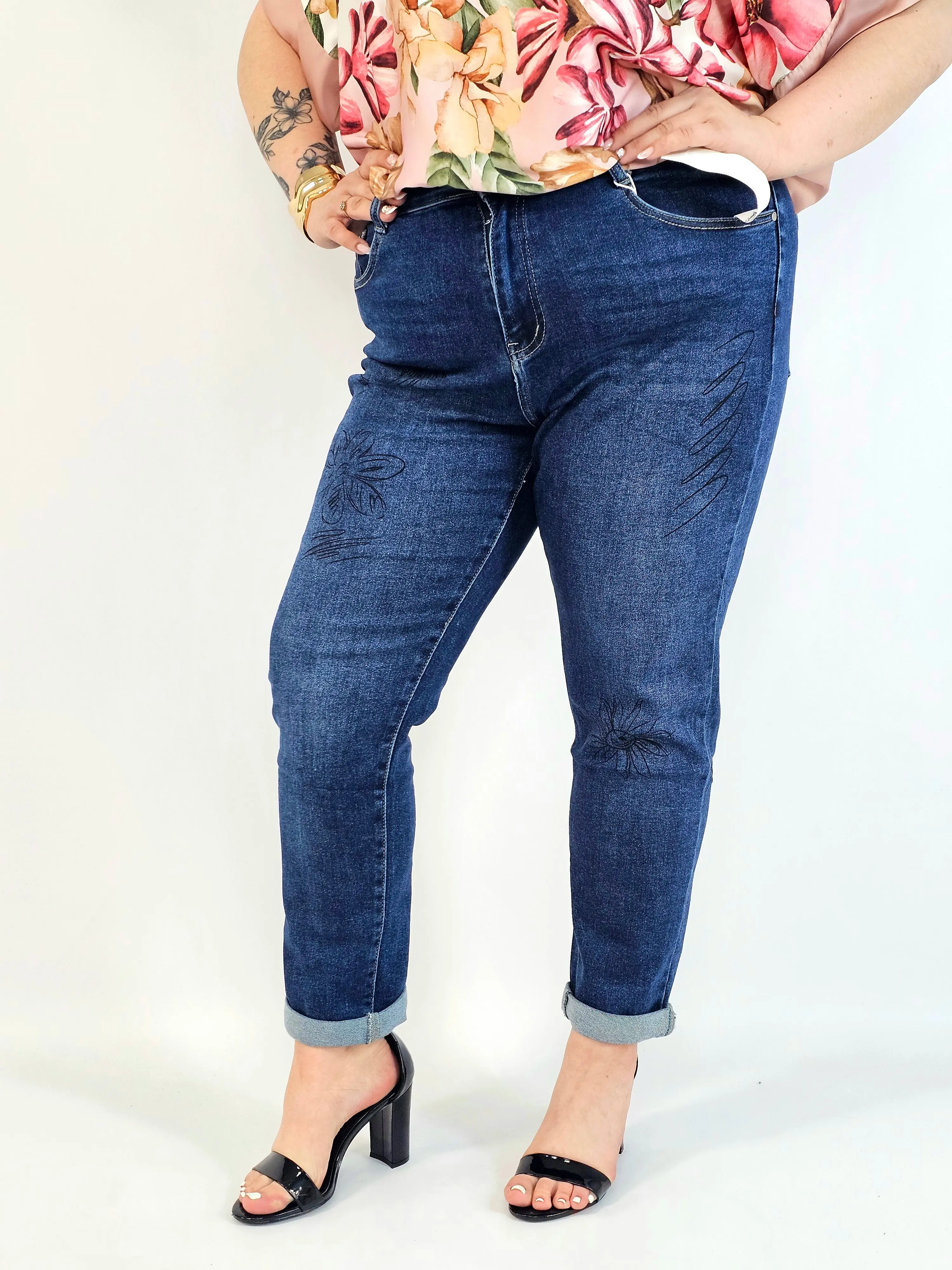 Jeansy plus size G'Smack  mom fit XXL z nadrukiem – granatowy denim - Image 3
