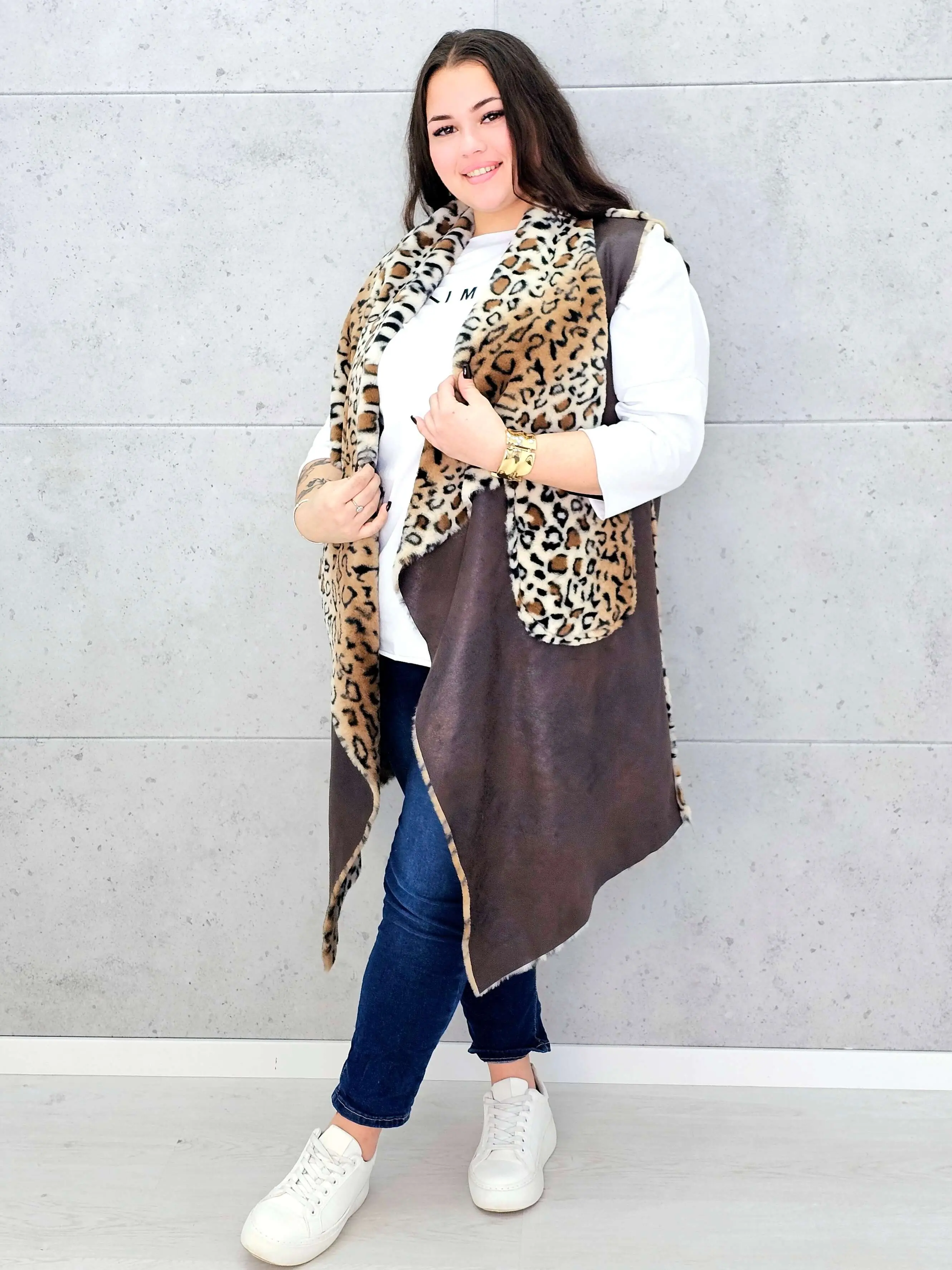 Kamizelka plus size z futerkiem w zwierzęcy wzór – modny akcent i ciepło w jednym - Image 10