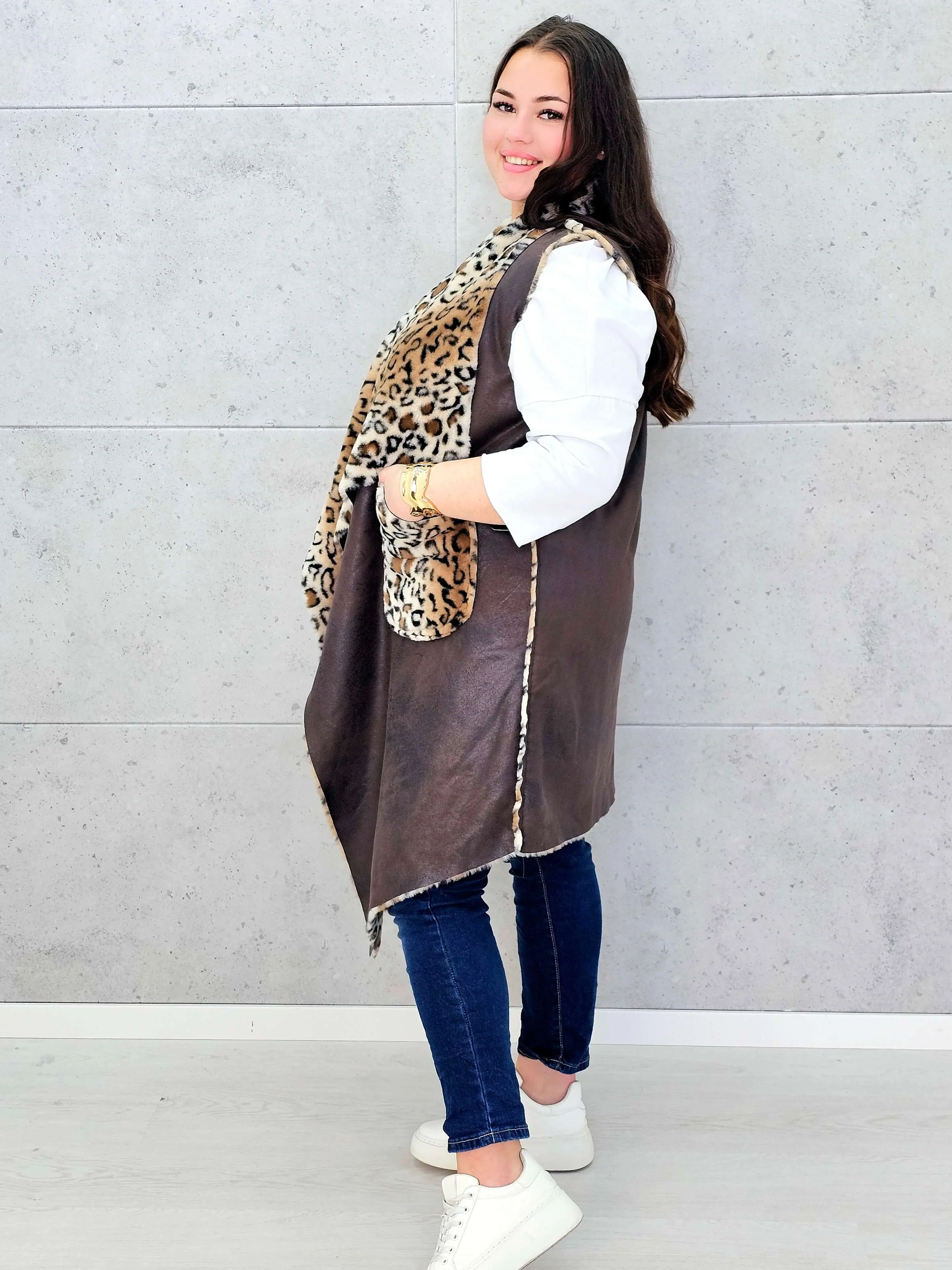 Kamizelka plus size z futerkiem w zwierzęcy wzór – modny akcent i ciepło w jednym - Image 12