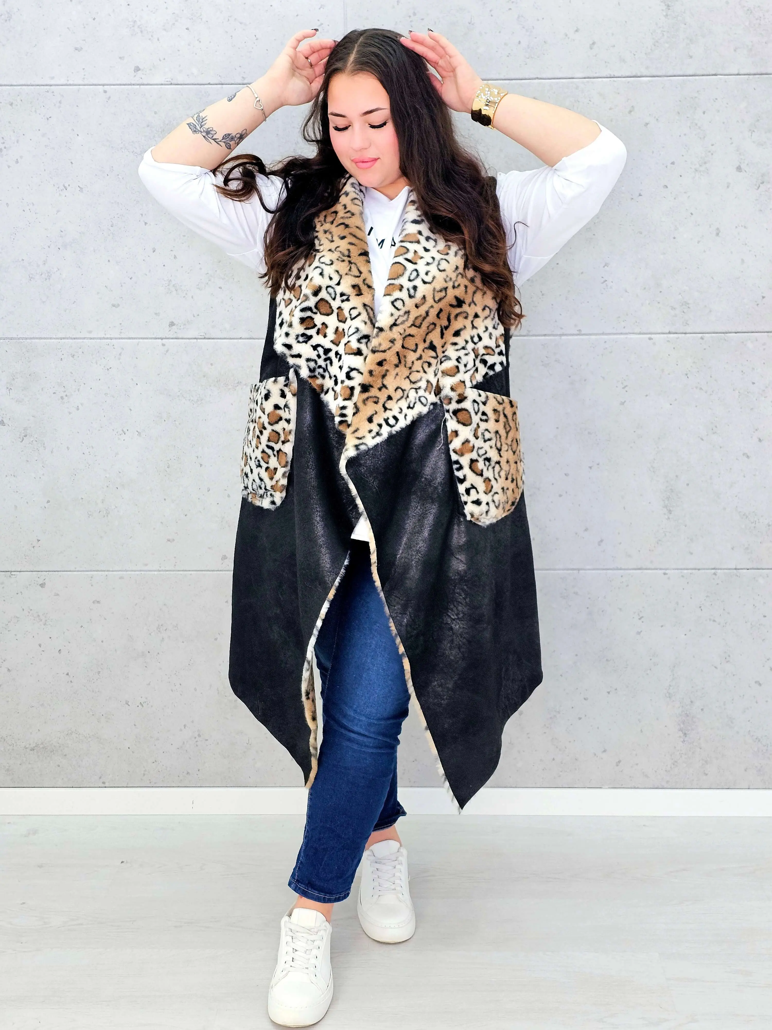 Kamizelka plus size z futerkiem w zwierzęcy wzór – modny akcent i ciepło w jednym - Image 2