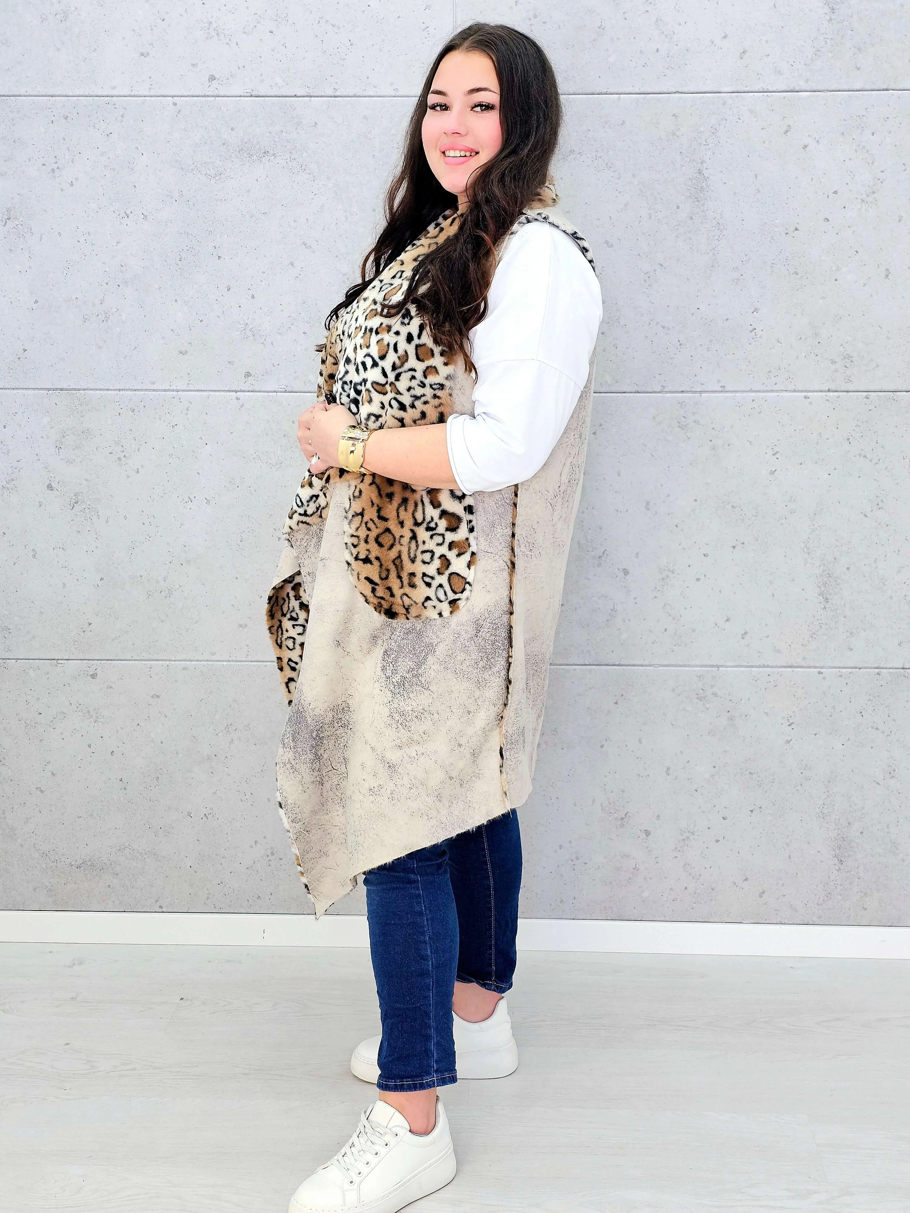 Kamizelka plus size z futerkiem w zwierzęcy wzór – modny akcent i ciepło w jednym - Image 21