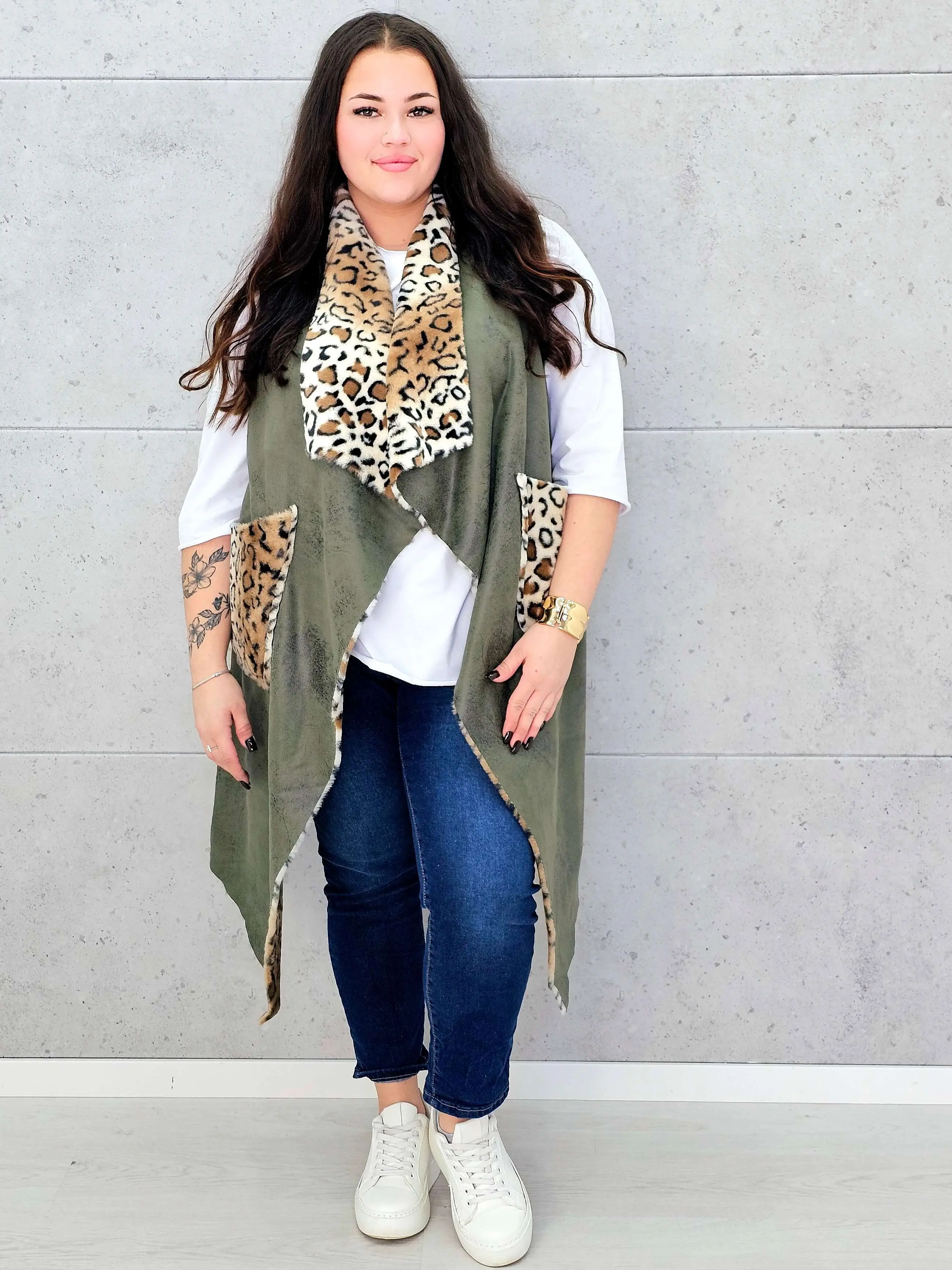 Kamizelka plus size z futerkiem w zwierzęcy wzór – modny akcent i ciepło w jednym - Image 5
