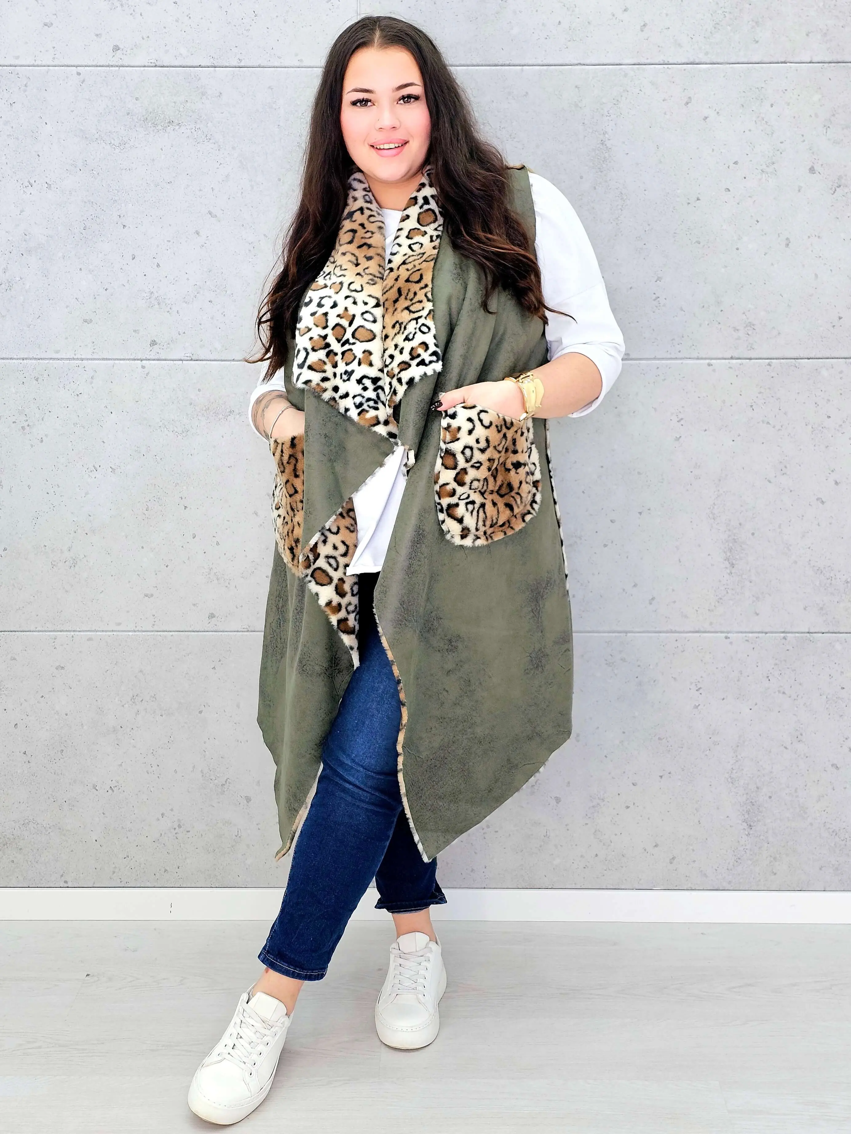 Kamizelka plus size z futerkiem w zwierzęcy wzór – modny akcent i ciepło w jednym - Image 7