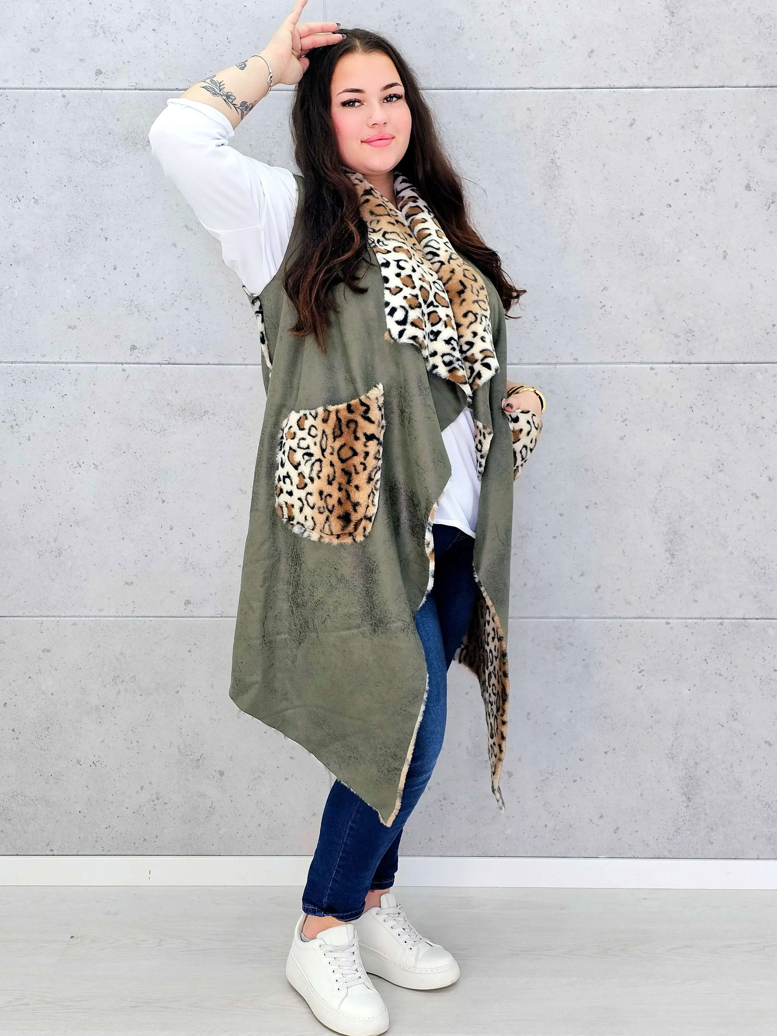 Kamizelka plus size z futerkiem w zwierzęcy wzór – modny akcent i ciepło w jednym - Image 8