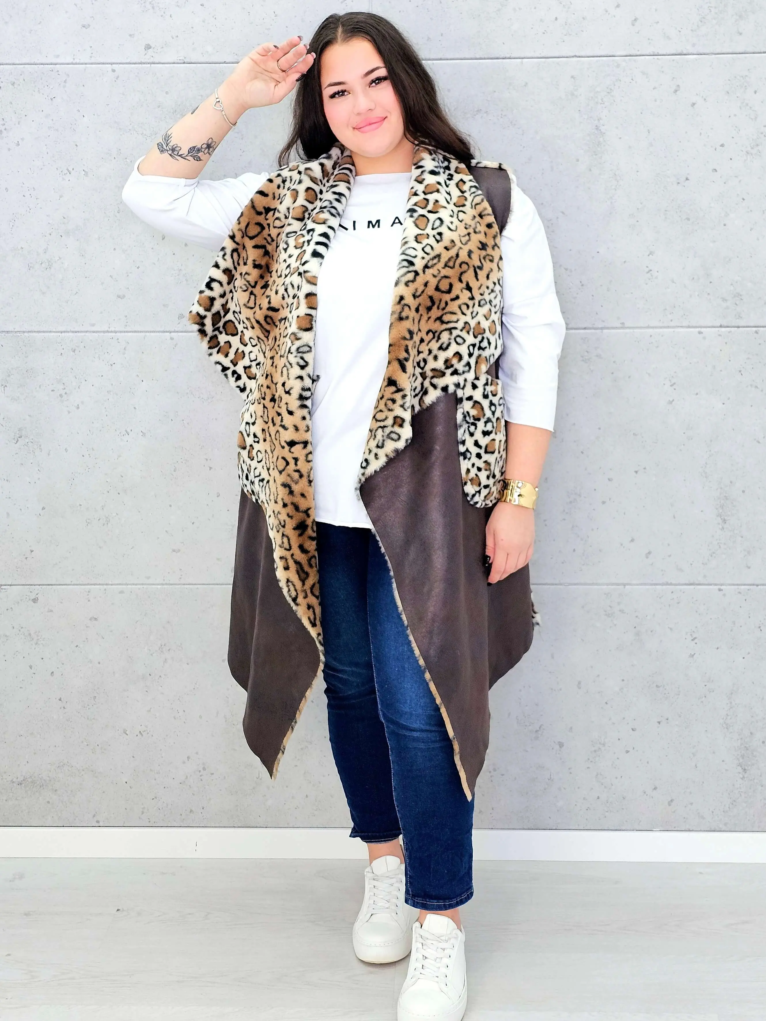 Kamizelka plus size z futerkiem w zwierzęcy wzór – modny akcent i ciepło w jednym - Image 9