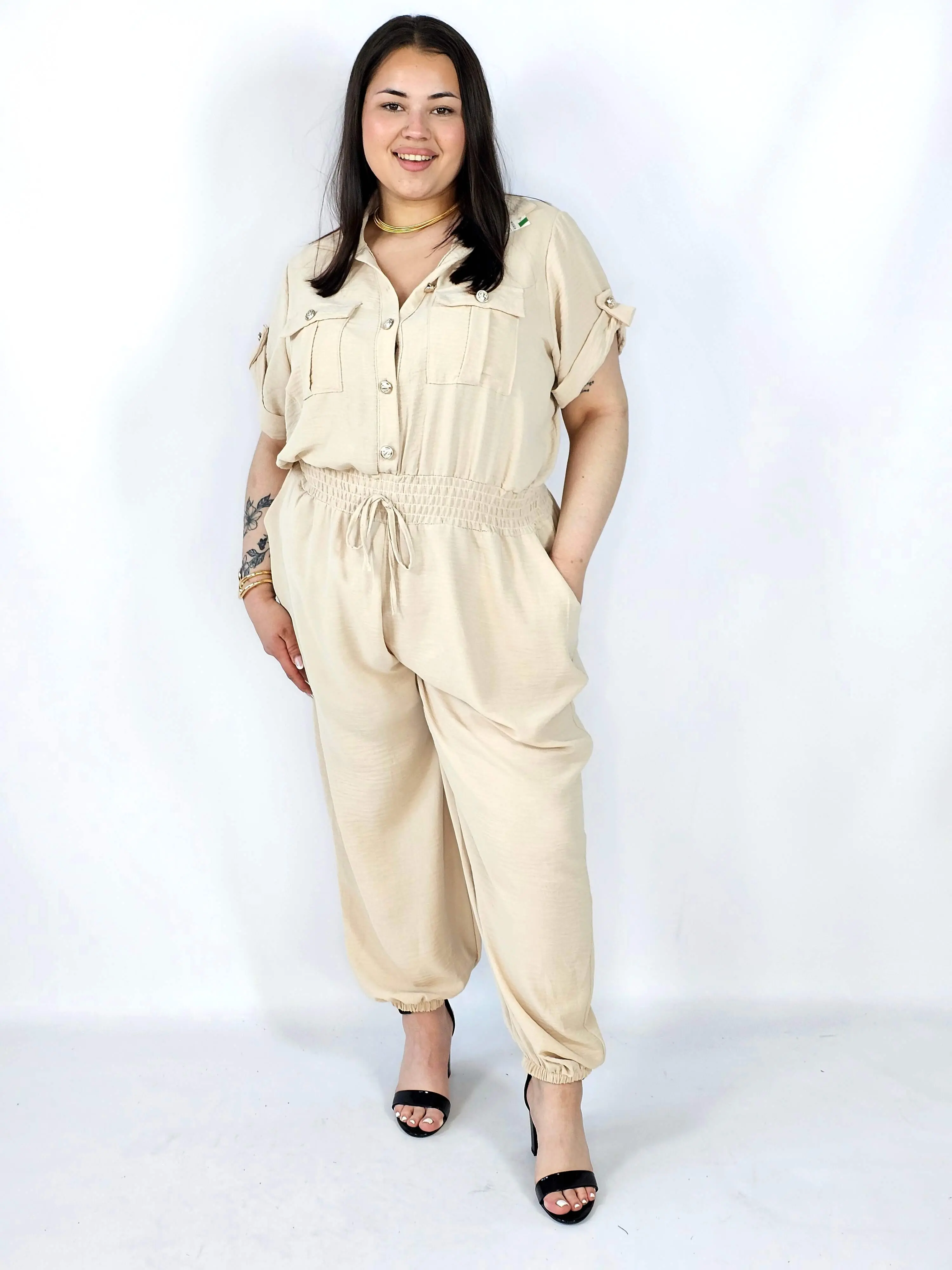 Kombinezon plus size z wiązaniem i kieszeniami – wygoda i styl XXL