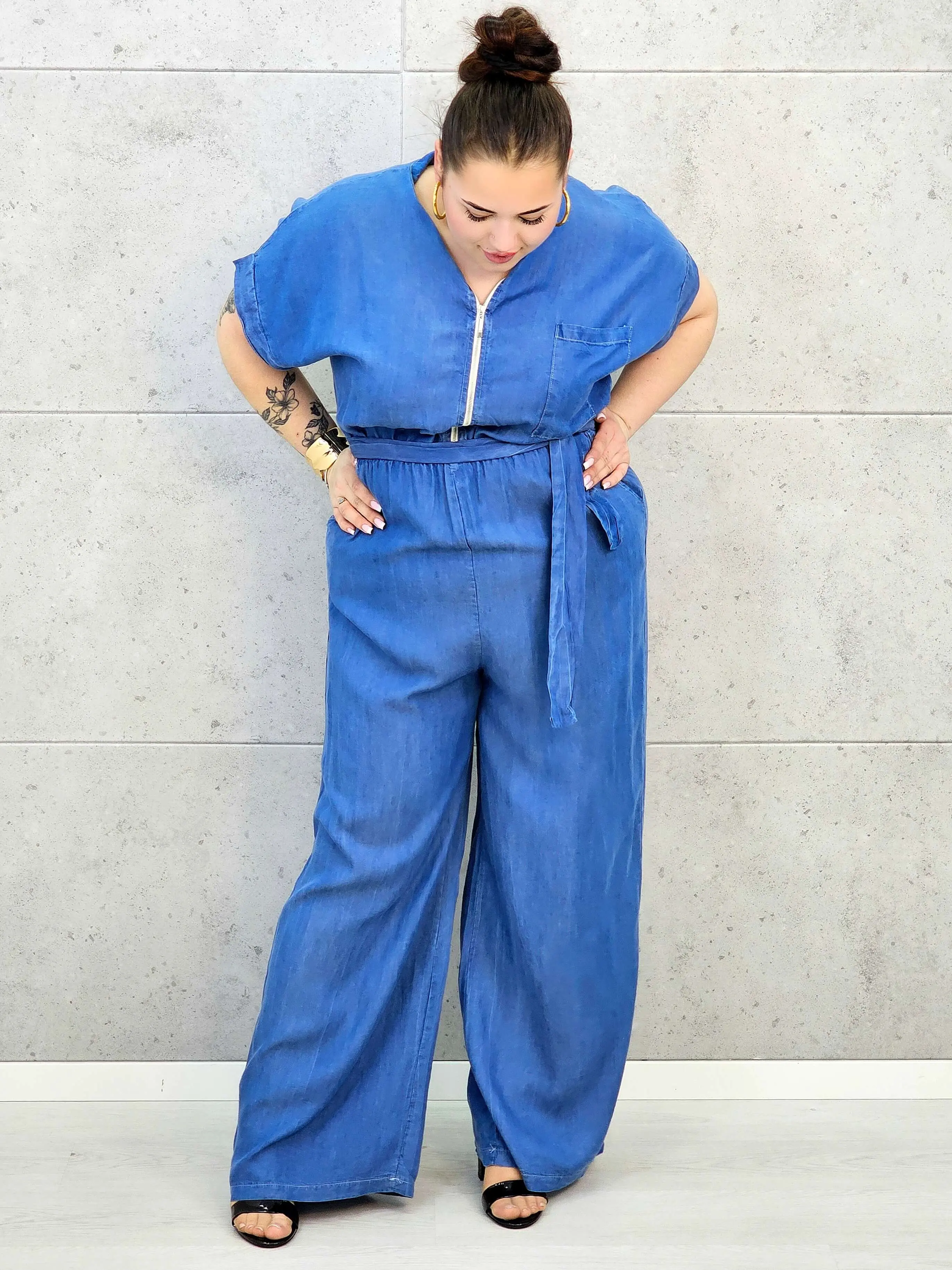 Kombinezon plus size z paskiem – wygodny fason XXL dla kobiet - Image 4