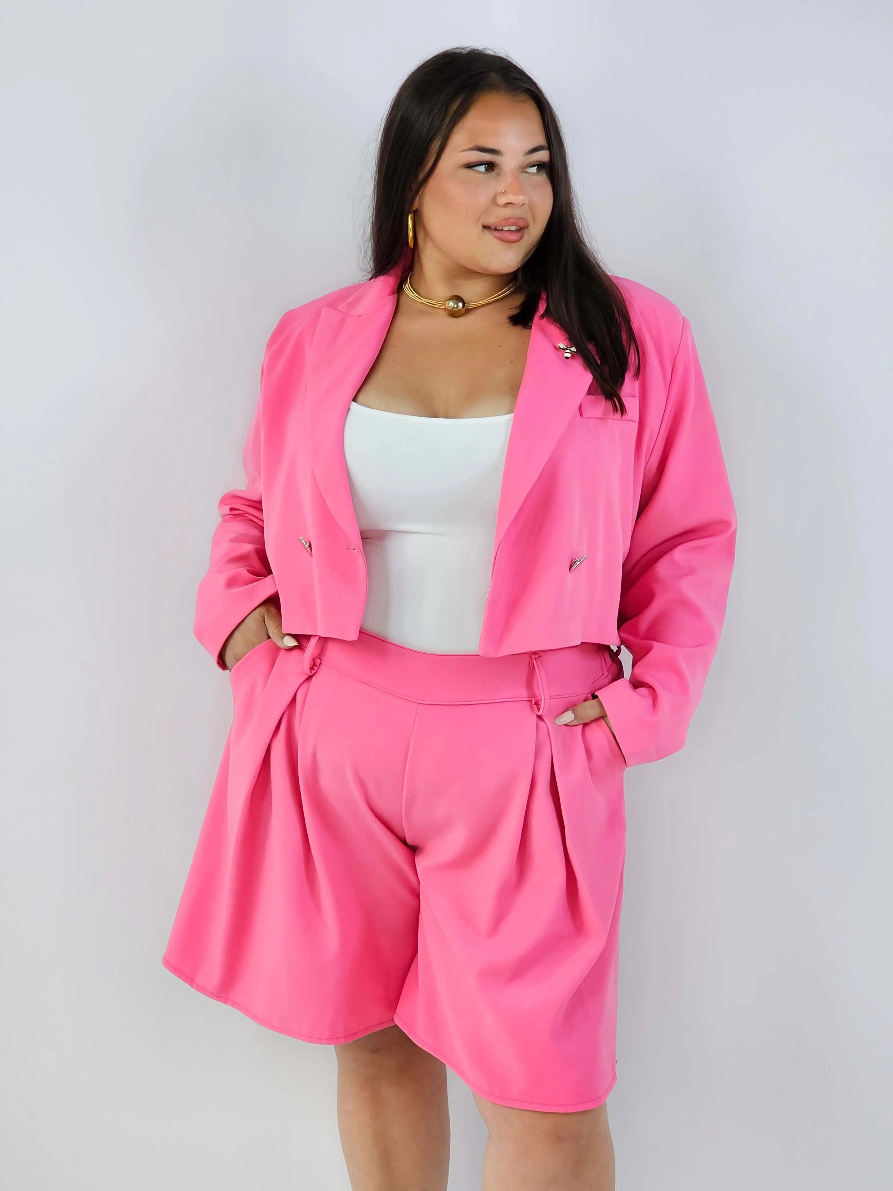 Komplet plus size garniturowy z krótką marynarką i szortami XXL - Image 3