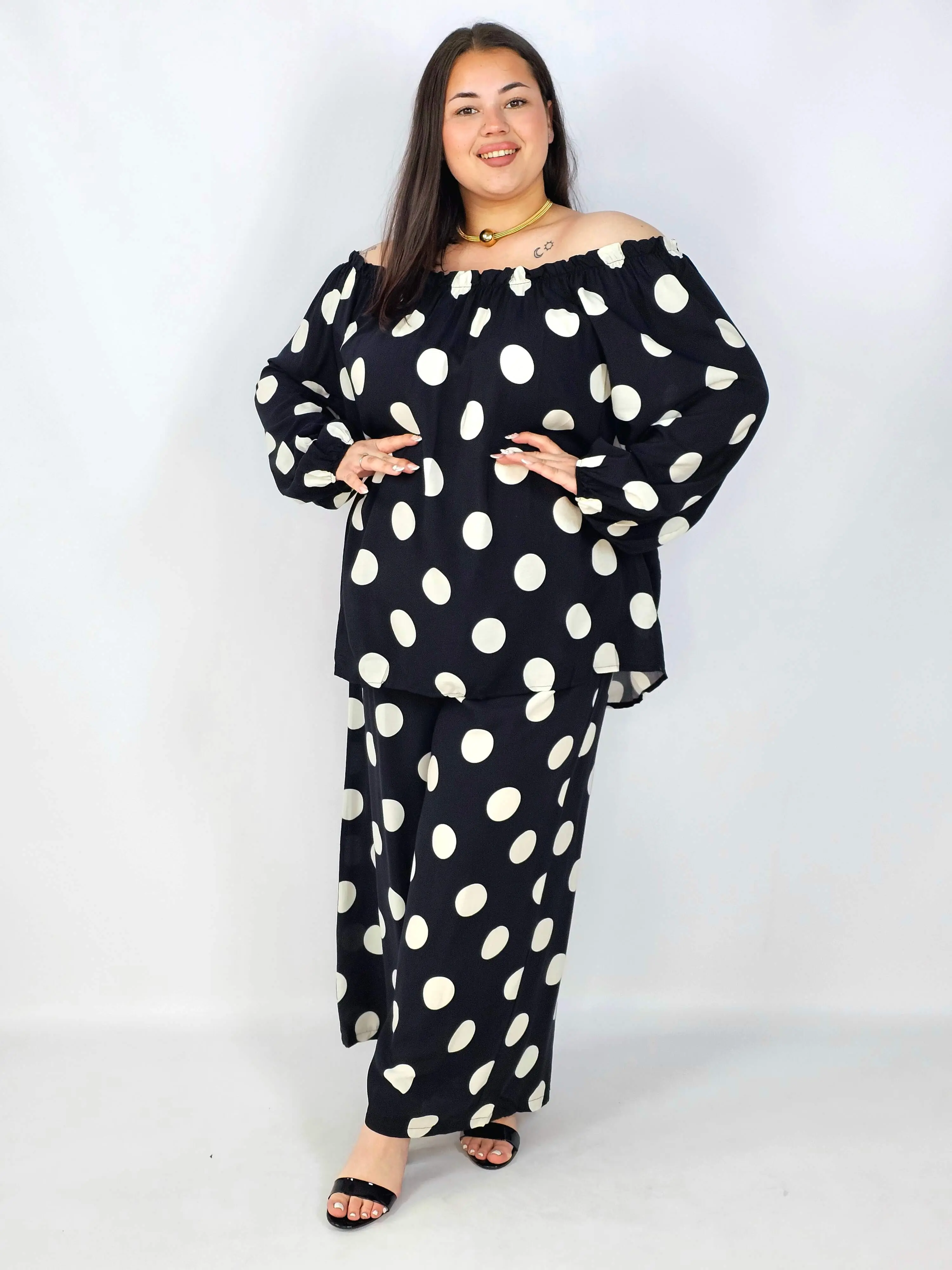 Komplet plus size hiszpanka w grochy – elegancki komplet XXL spodnie i bluzka - Image 11