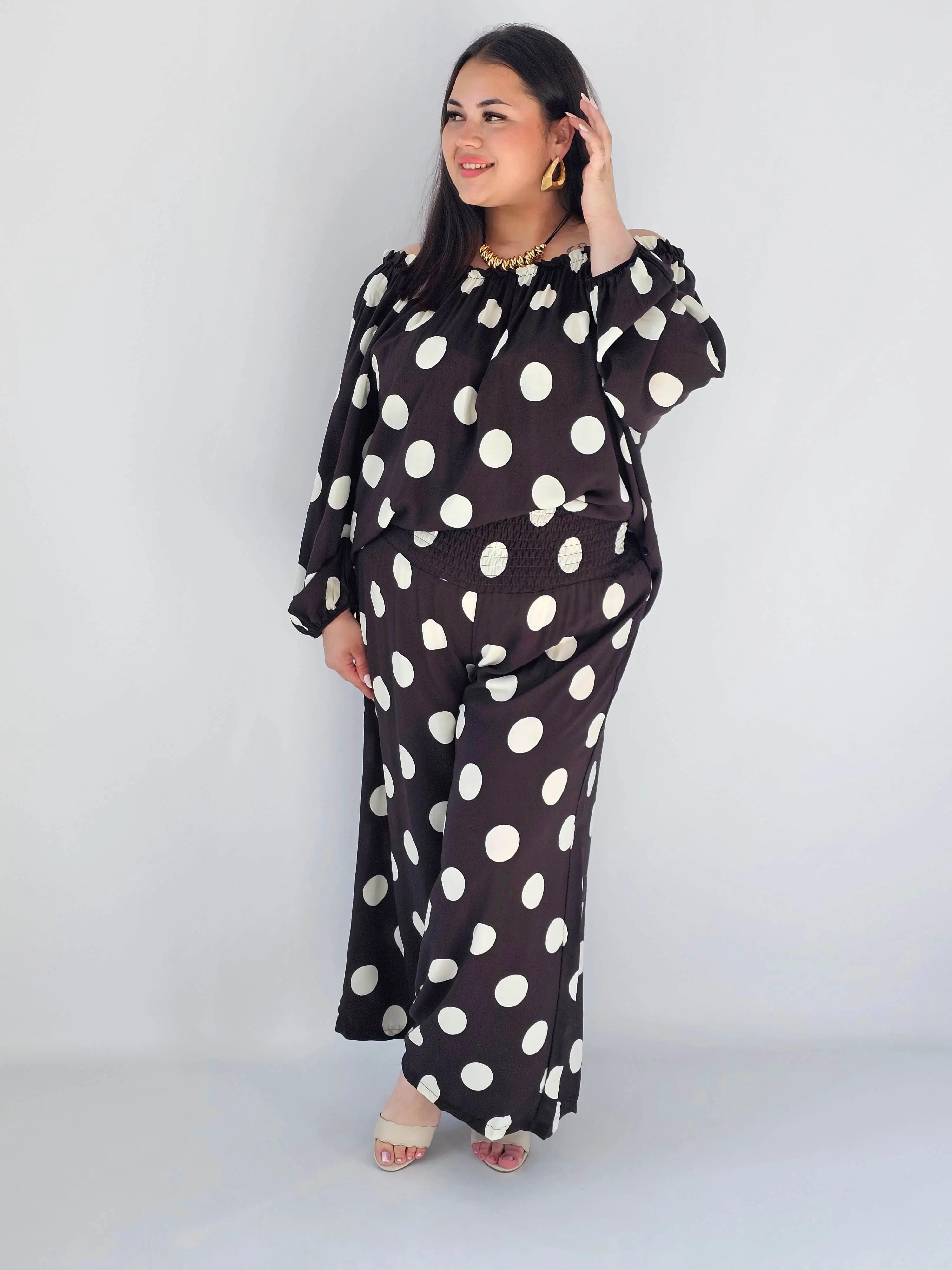 Komplet plus size hiszpanka w grochy – elegancki komplet XXL spodnie i bluzka - Image 13