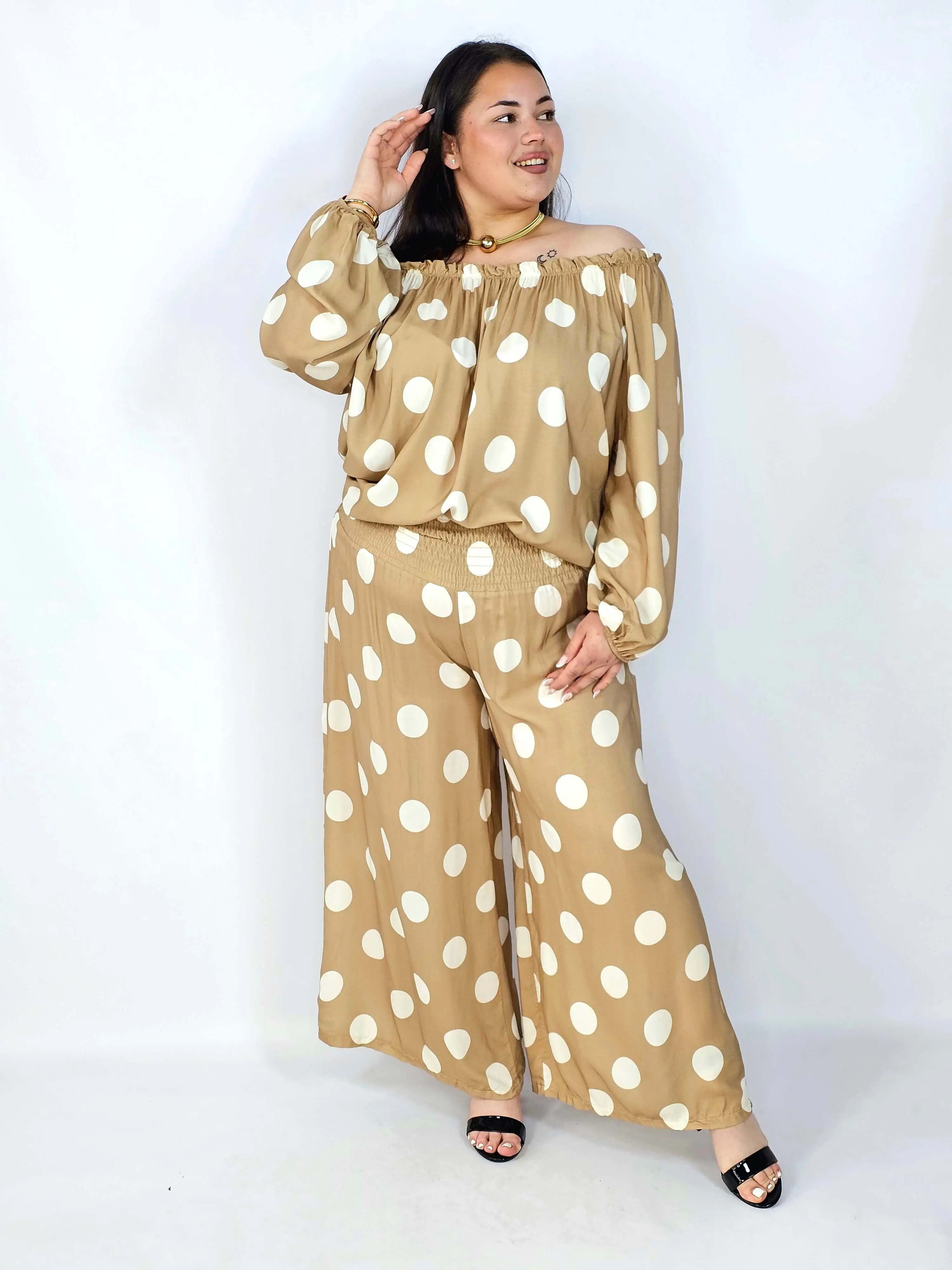 Komplet plus size hiszpanka w grochy – elegancki komplet XXL spodnie i bluzka - Image 2