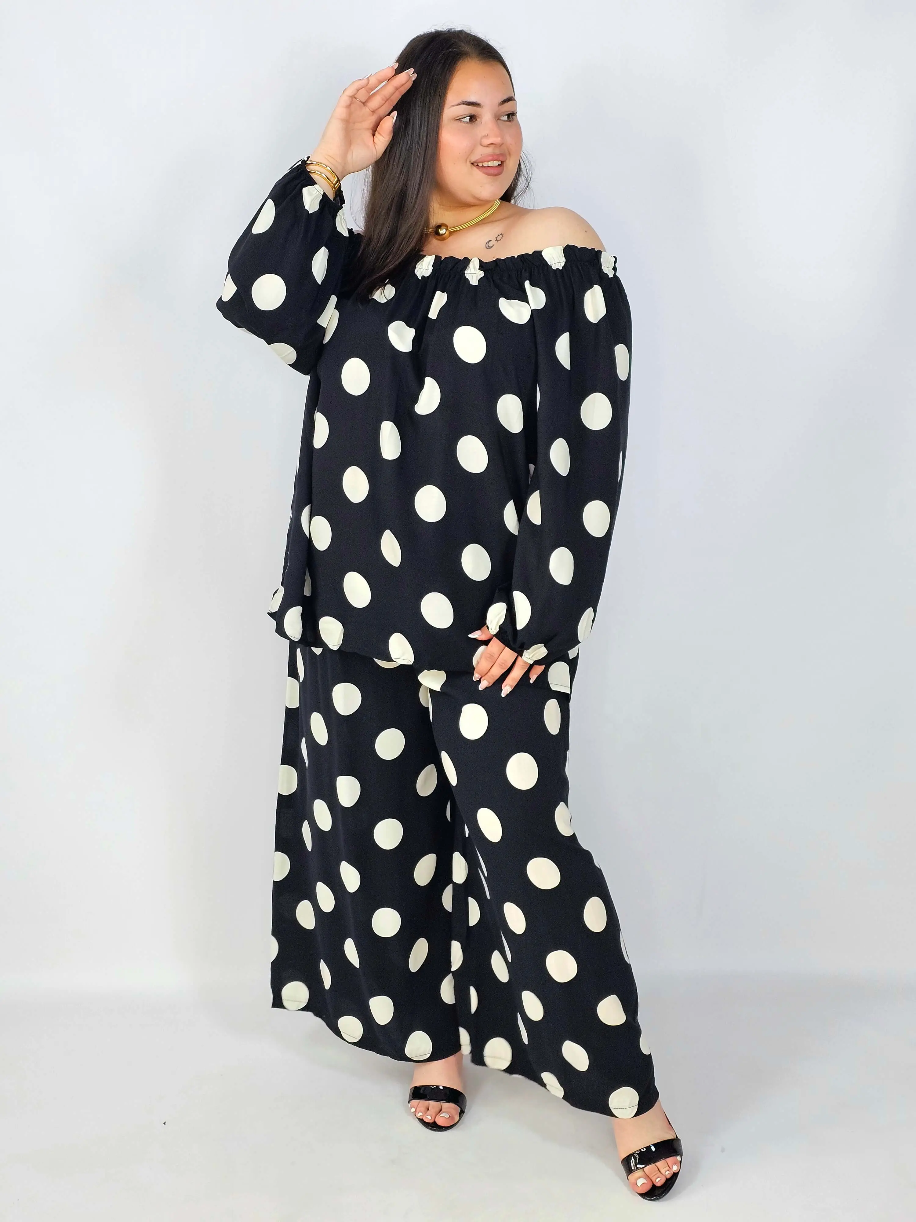 Komplet plus size hiszpanka w grochy – elegancki komplet XXL spodnie i bluzka - Image 3