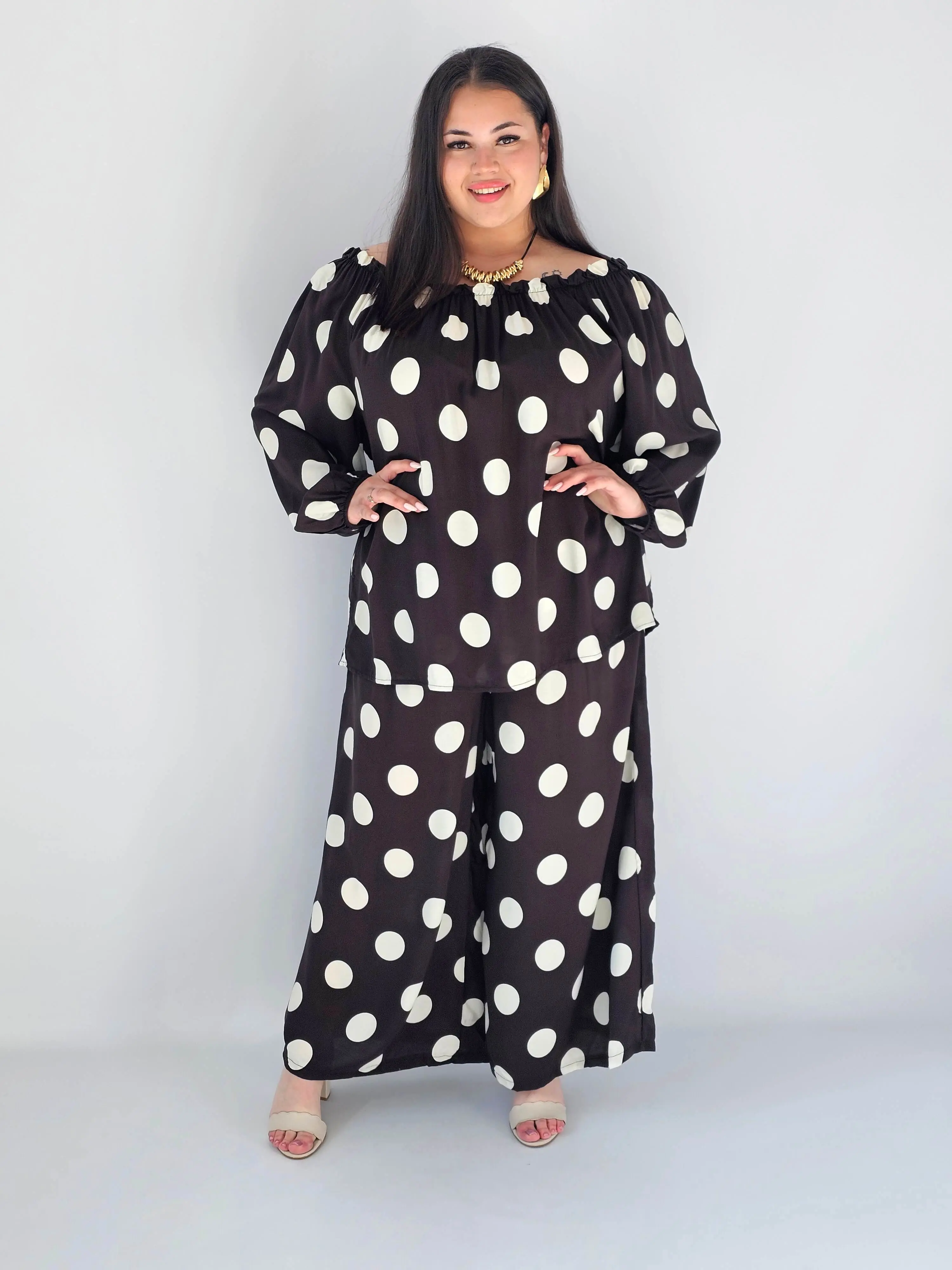 Komplet plus size hiszpanka w grochy – elegancki komplet XXL spodnie i bluzka - Image 4