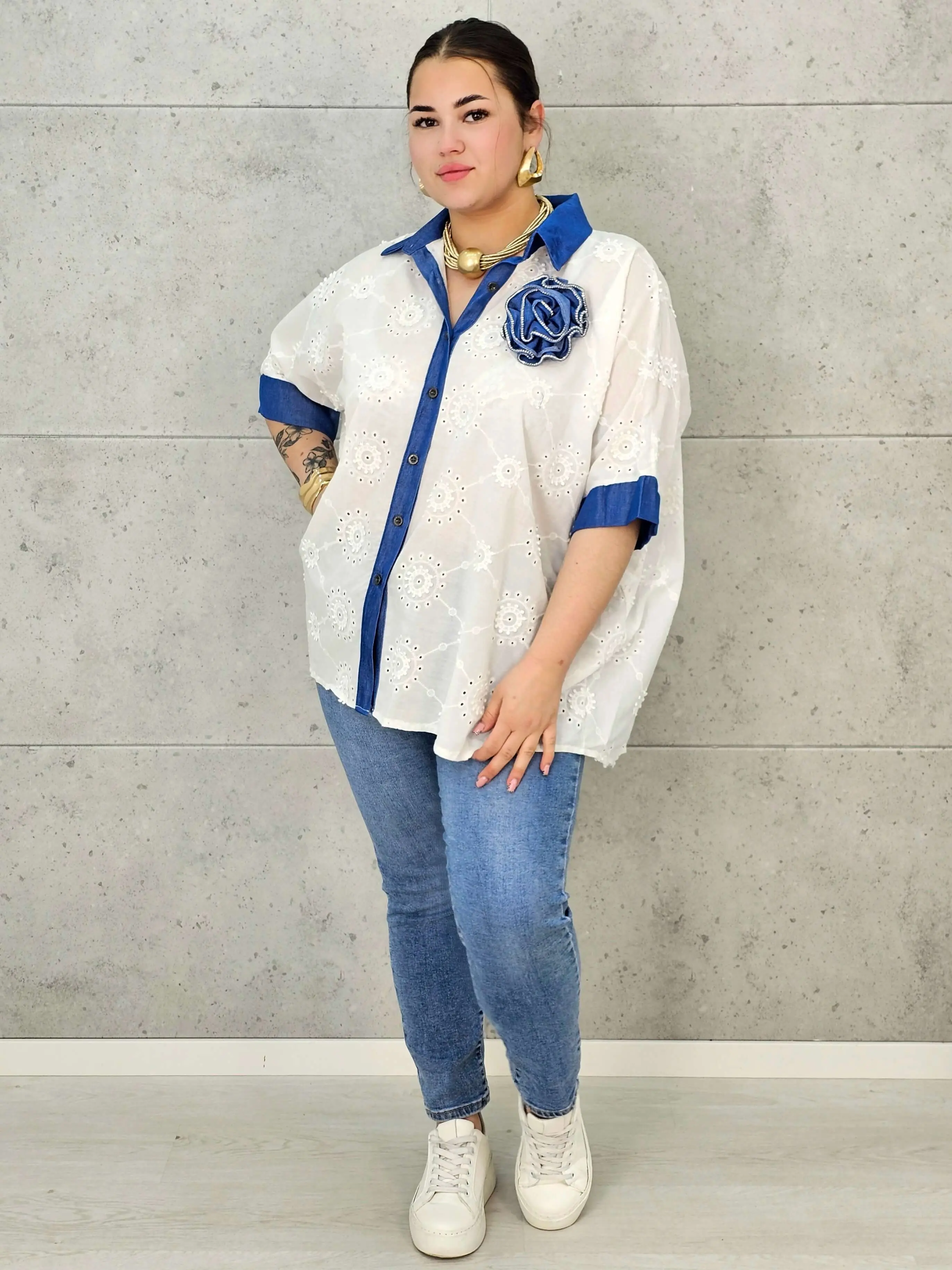 Koszula Plus Size Elegancka z Haftem – Kontrastowy Kołnierzyk, Swobodny Fason XXL - Image 3