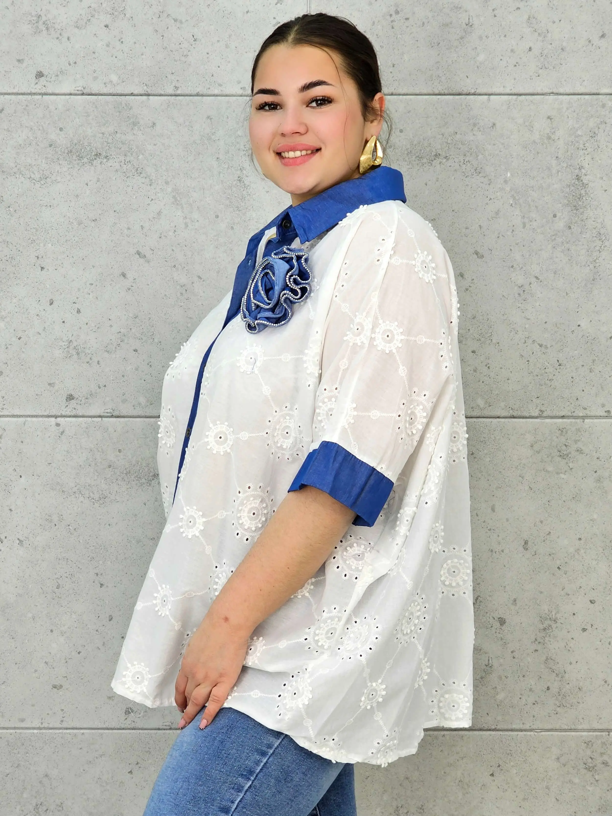 Koszula Plus Size Elegancka z Haftem – Kontrastowy Kołnierzyk, Swobodny Fason XXL - Image 4